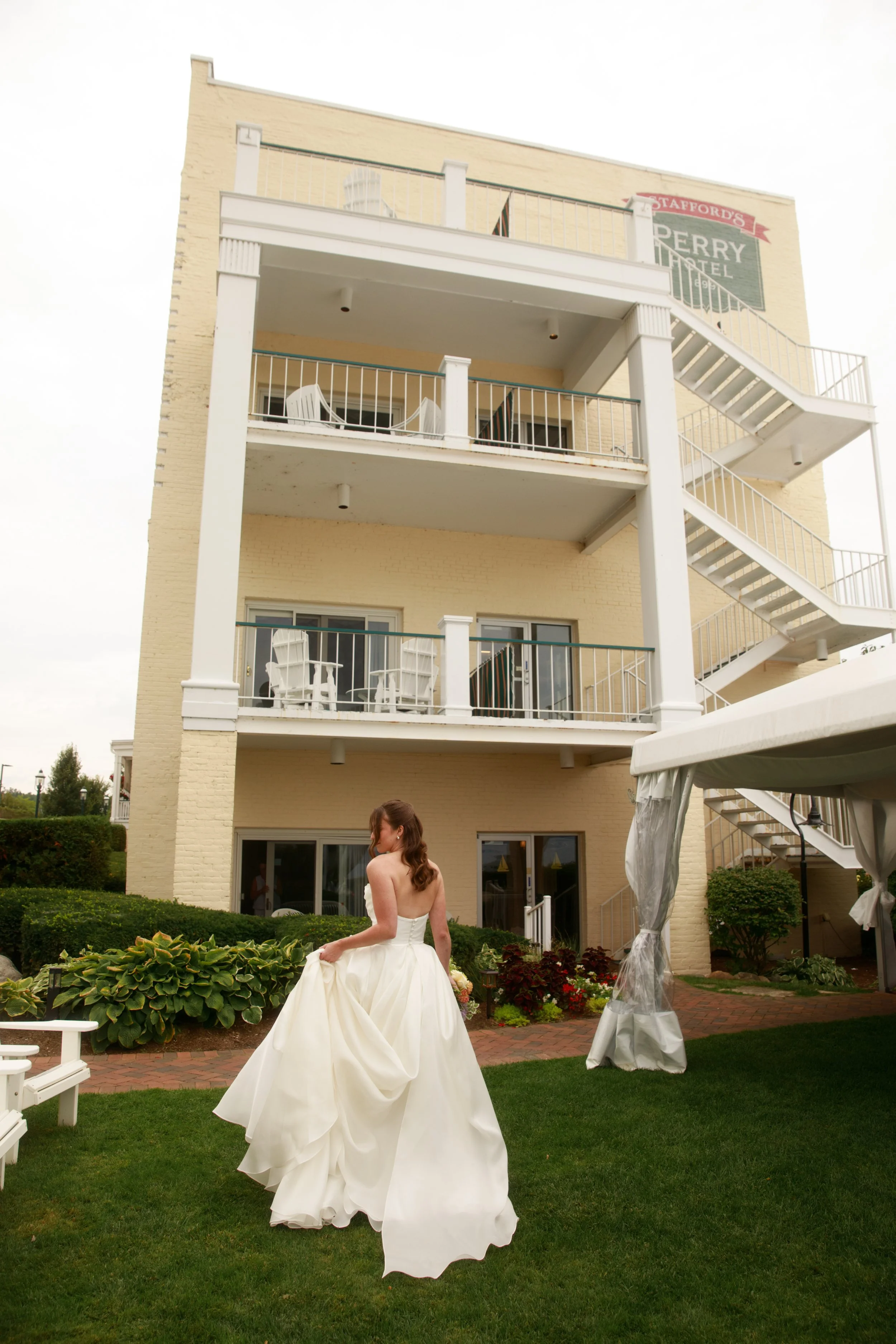 JessicaMax-northern-michigan-wedding-photographer-perry-hotel-petoskey-summer-wedding-day-48.jpg