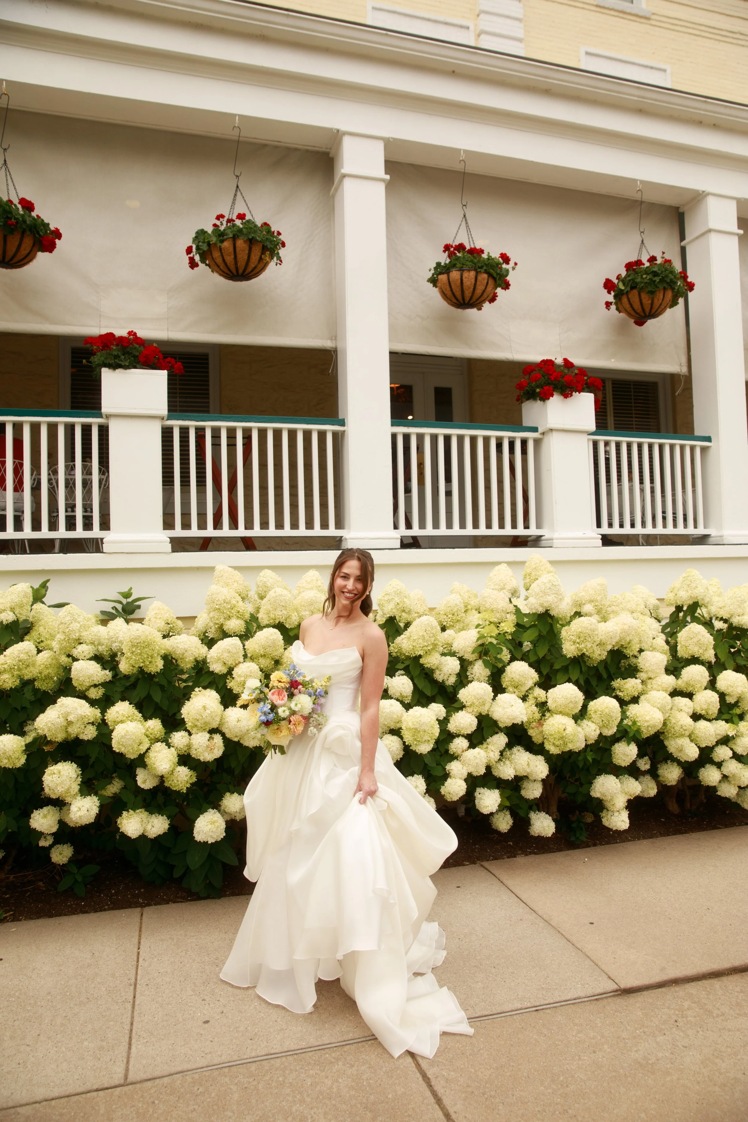JessicaMax-northern-michigan-wedding-photographer-perry-hotel-petoskey-summer-wedding-day-50.jpg