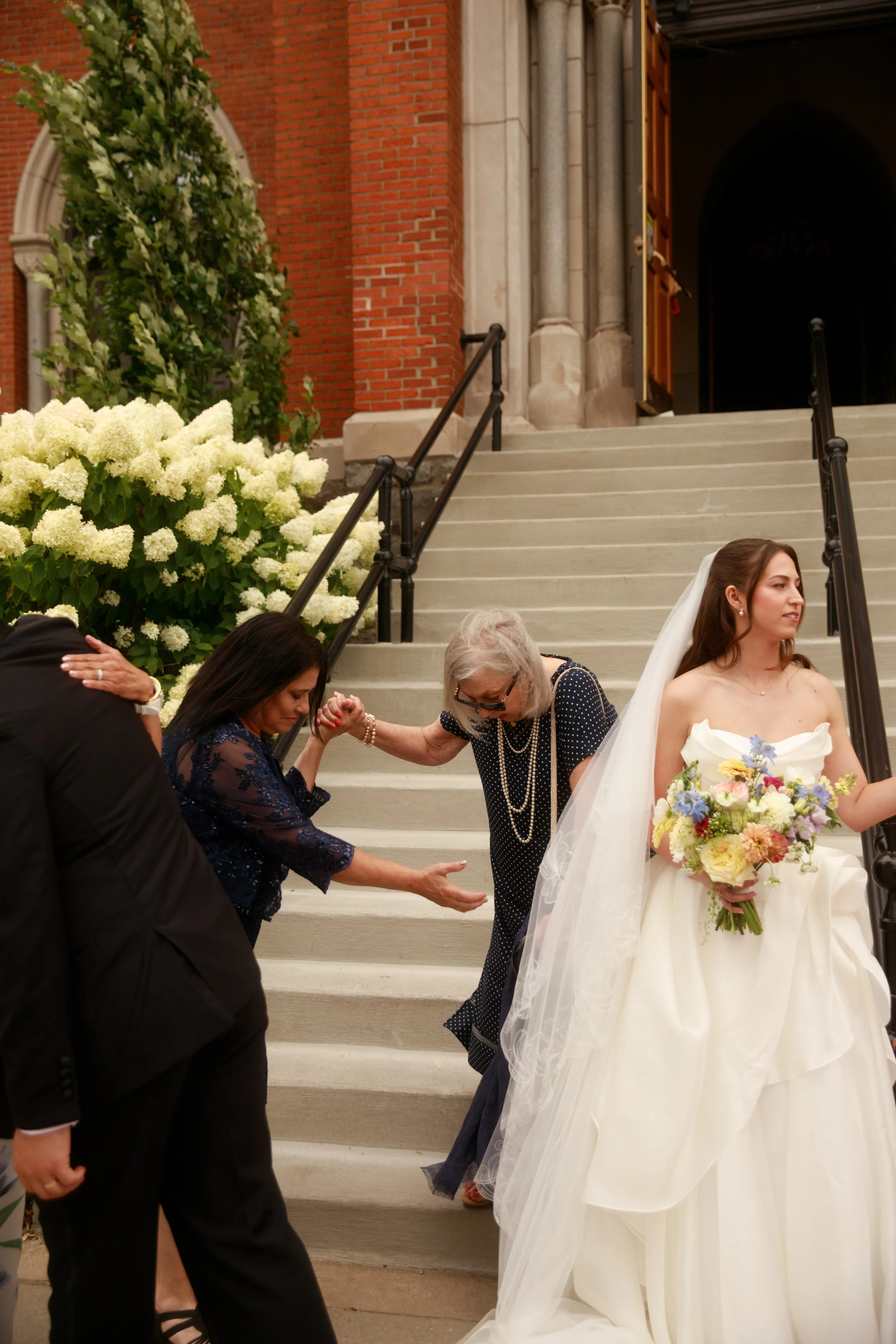 JessicaMax-northern-michigan-wedding-photographer-perry-hotel-petoskey-summer-wedding-day-115.jpg