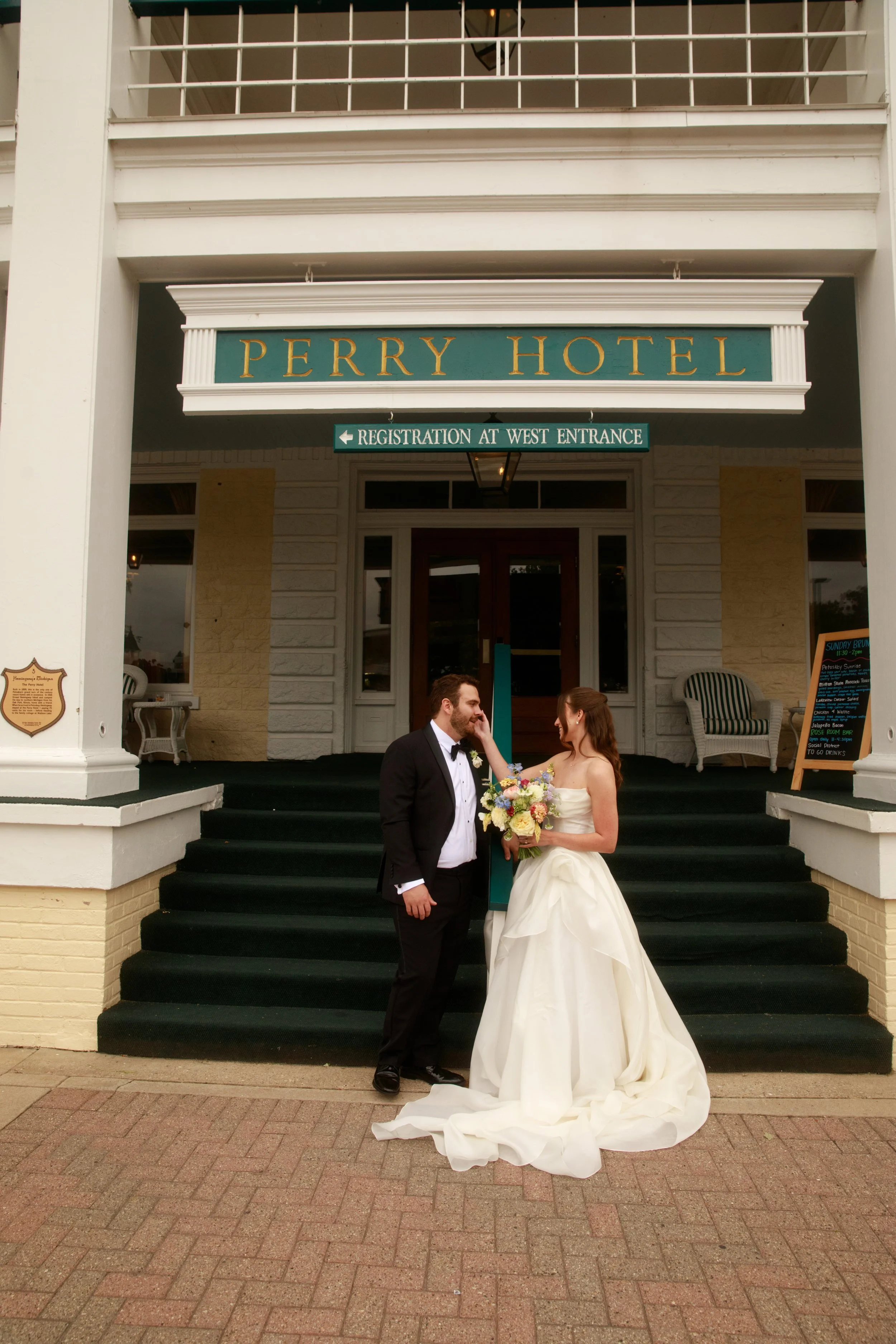 JessicaMax-northern-michigan-wedding-photographer-perry-hotel-petoskey-summer-wedding-day-145.jpg