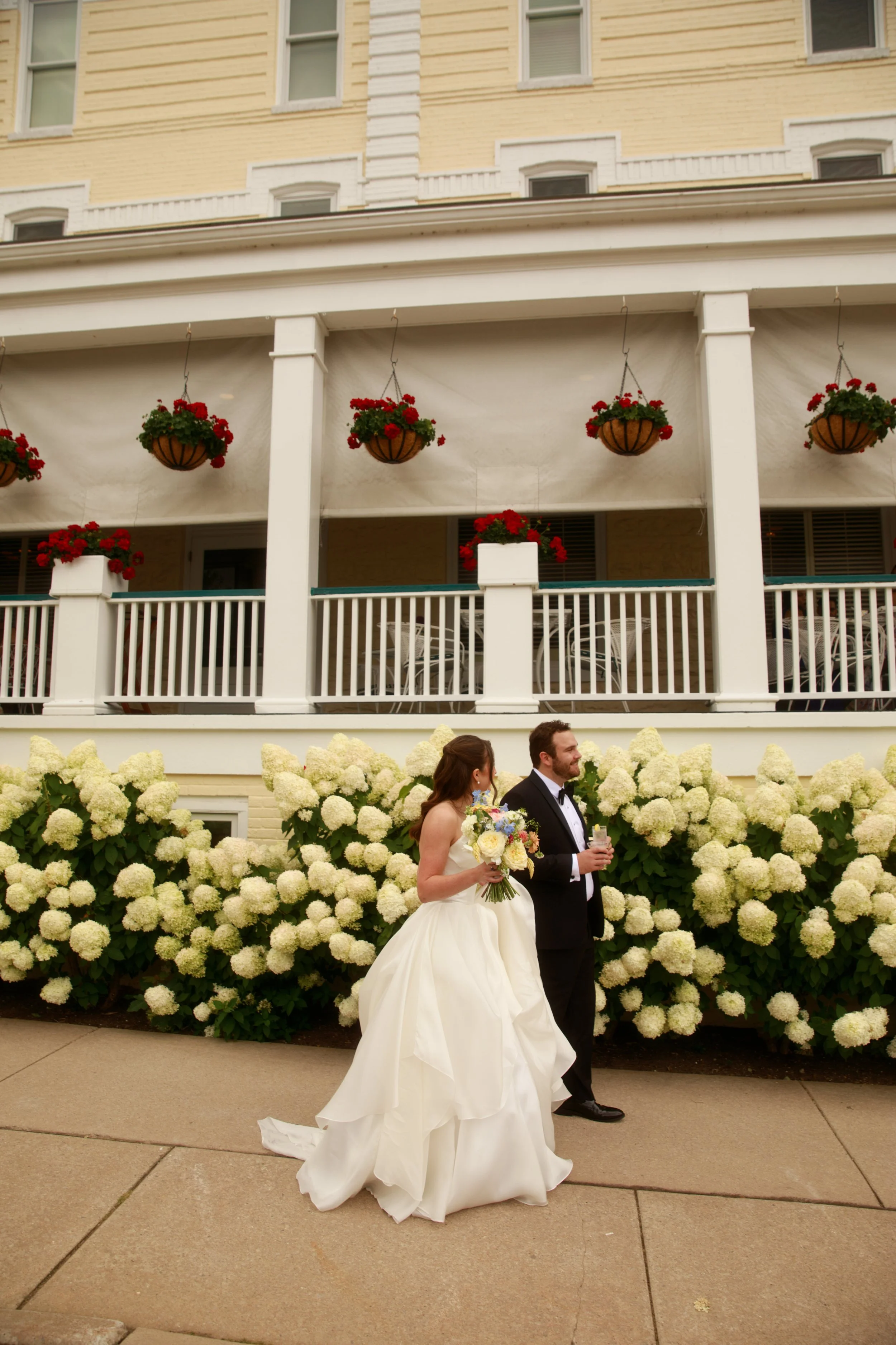 JessicaMax-northern-michigan-wedding-photographer-perry-hotel-petoskey-summer-wedding-day-152.jpg