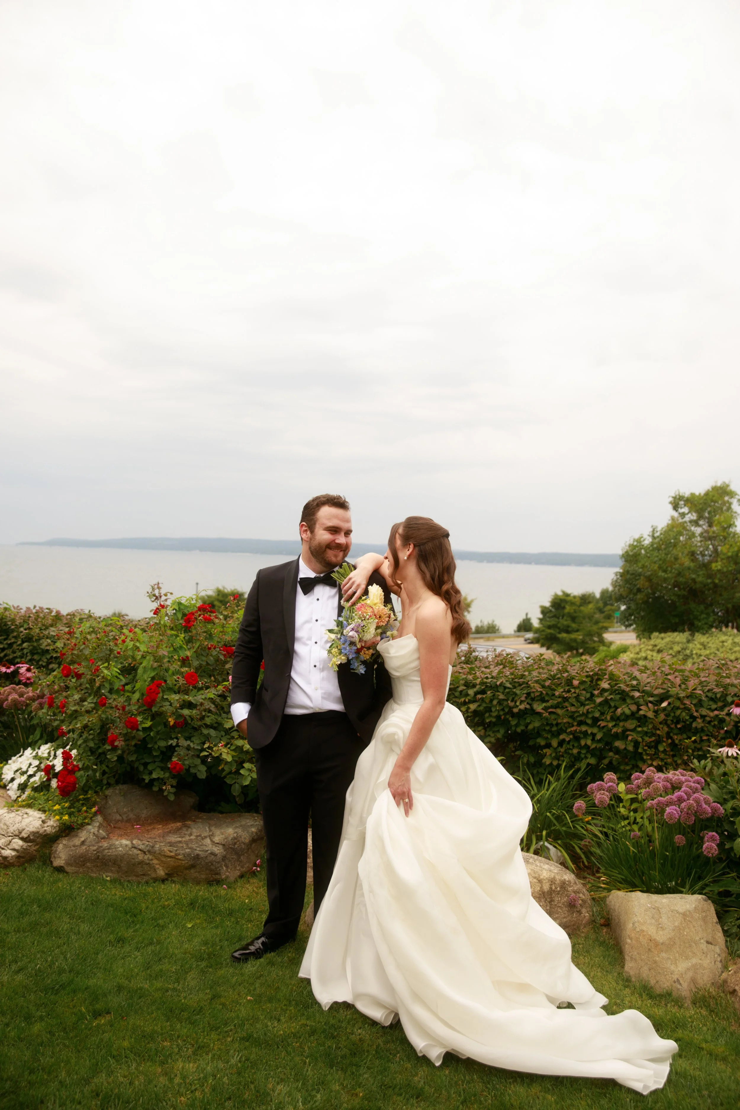 JessicaMax-northern-michigan-wedding-photographer-perry-hotel-petoskey-summer-wedding-day-157.jpg