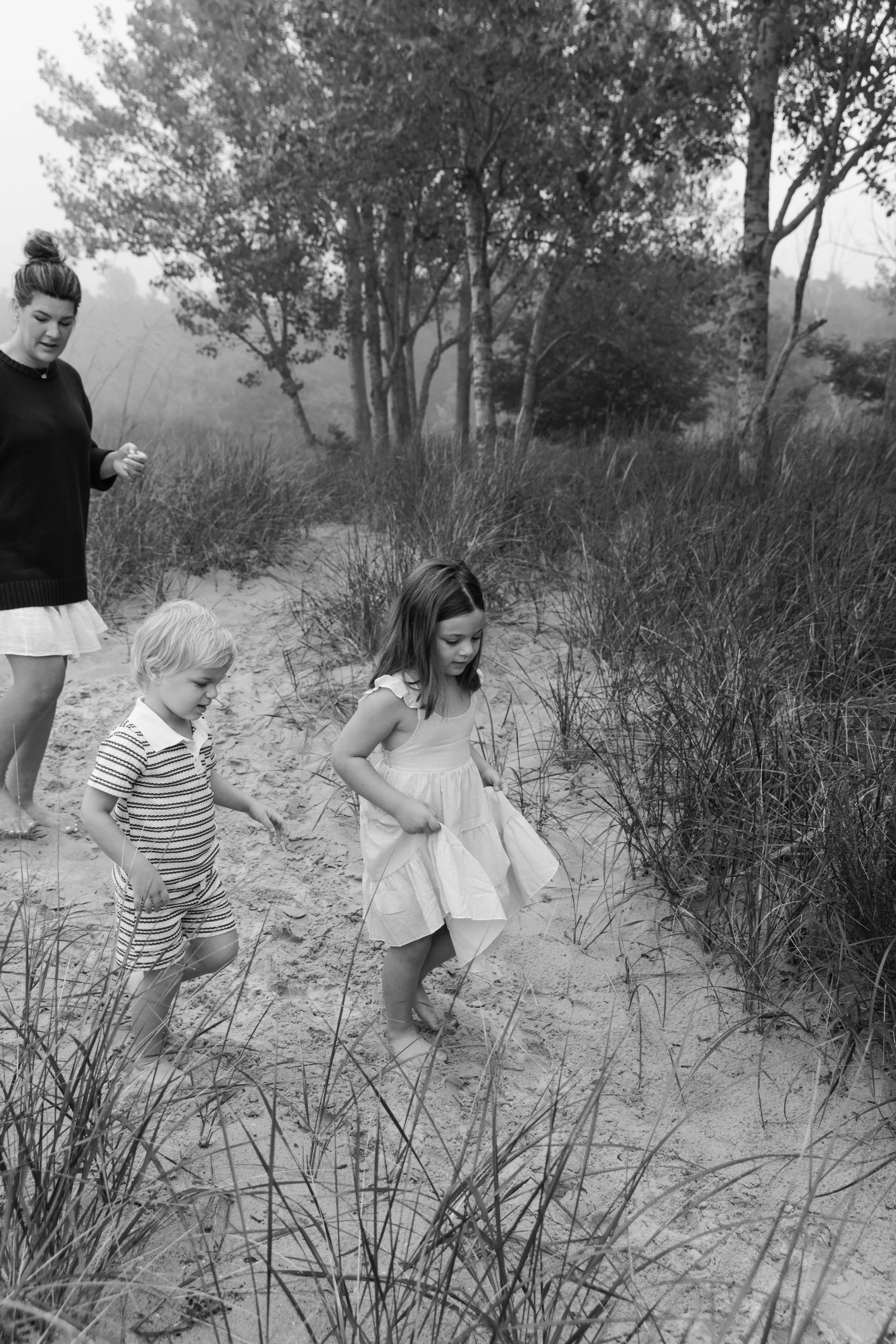 JessicaMax-michigan-family-photographer-pentwater-extended-family-session-documentary-sunrise-58.jpg