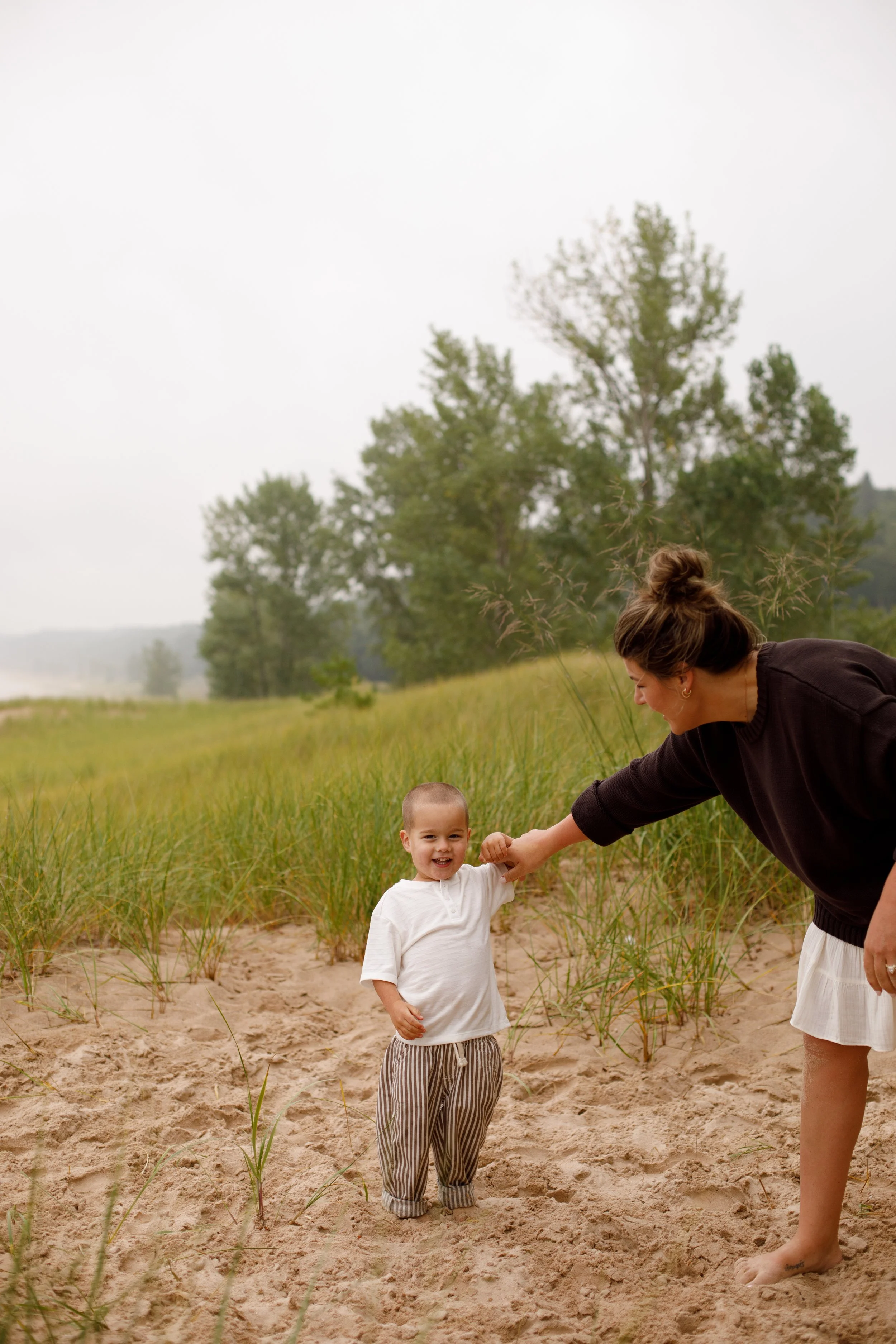 JessicaMax-michigan-family-photographer-pentwater-extended-family-session-documentary-sunrise-76.jpg