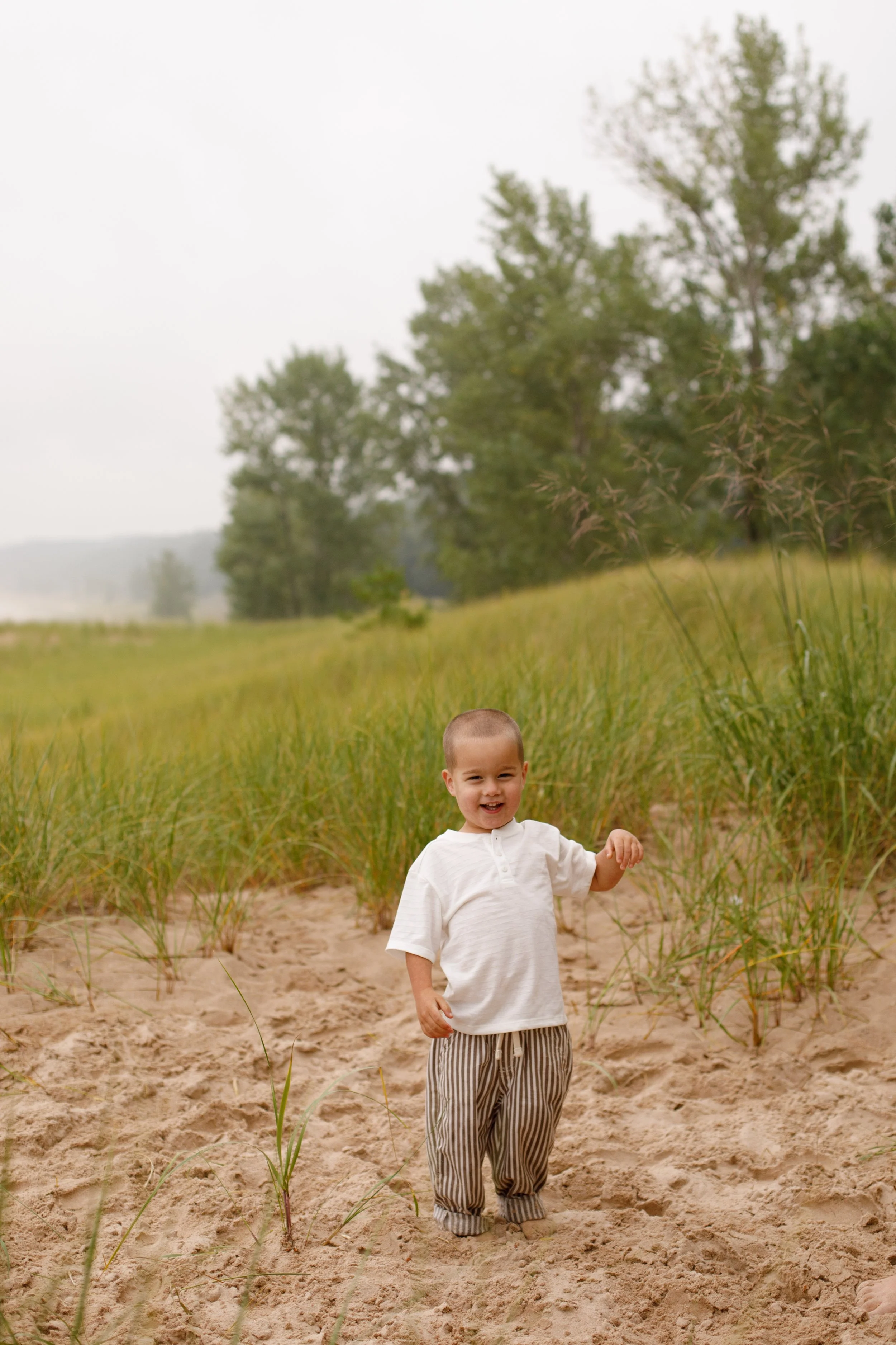 JessicaMax-michigan-family-photographer-pentwater-extended-family-session-documentary-sunrise-77.jpg