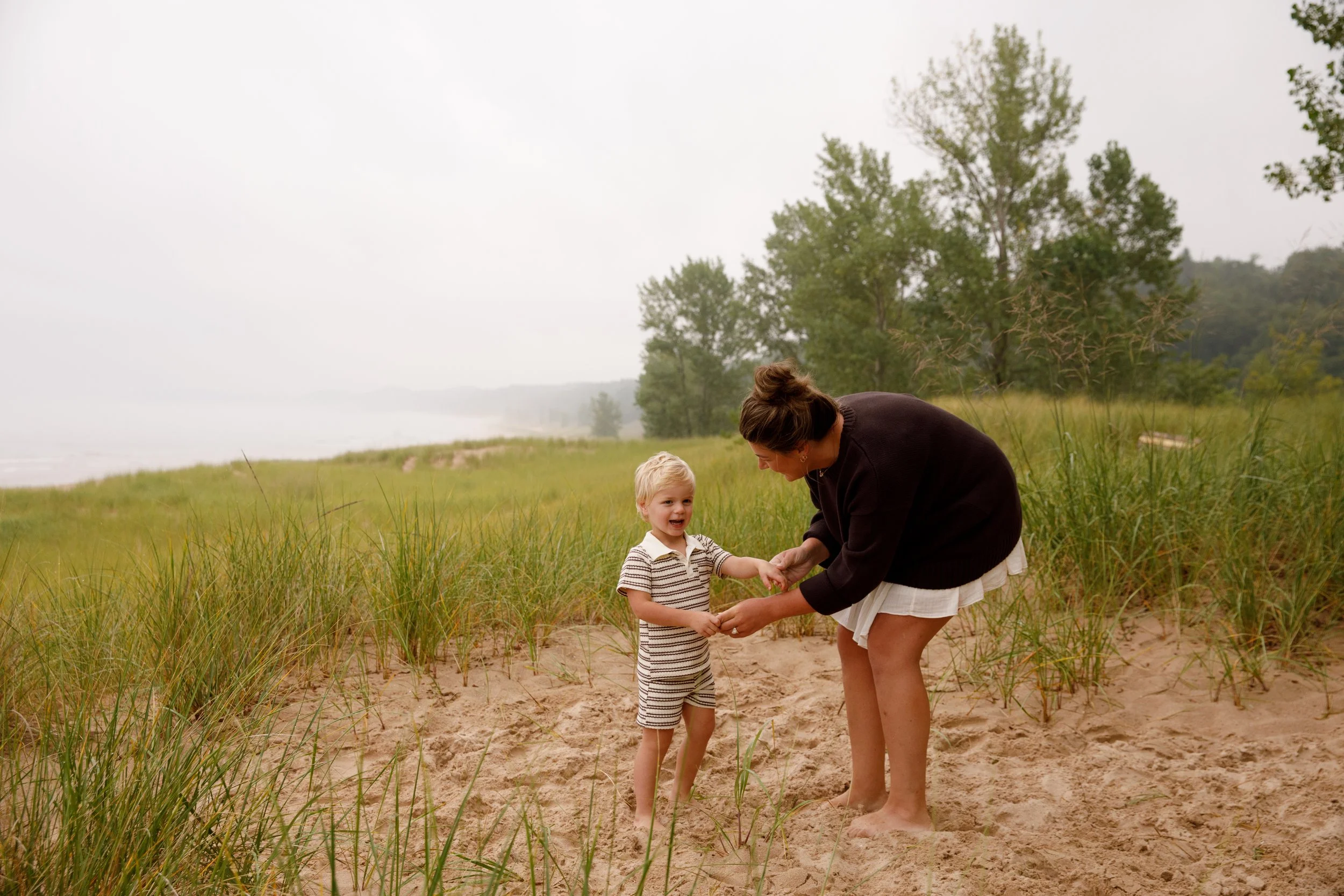 JessicaMax-michigan-family-photographer-pentwater-extended-family-session-documentary-sunrise-96.jpg