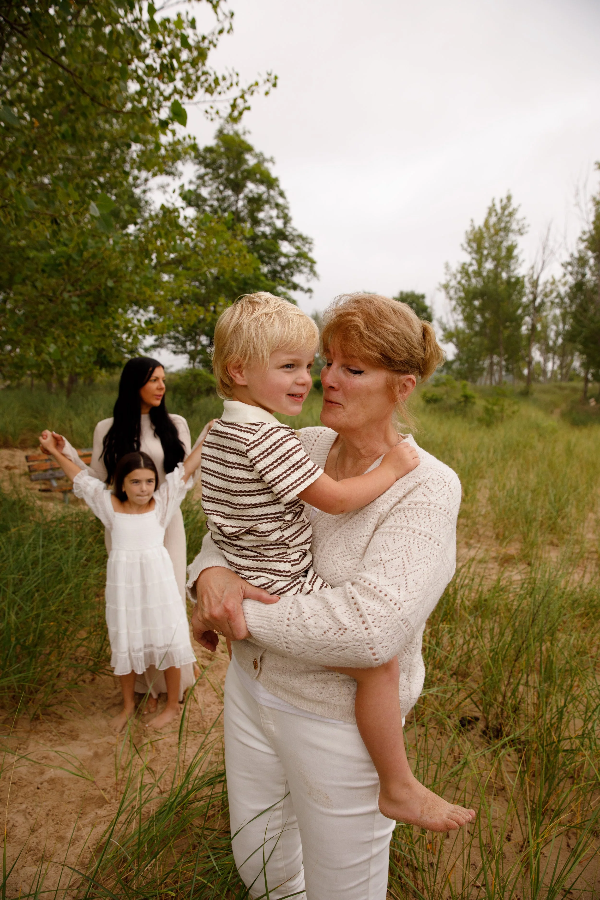 JessicaMax-michigan-family-photographer-pentwater-extended-family-session-documentary-sunrise-155.jpg