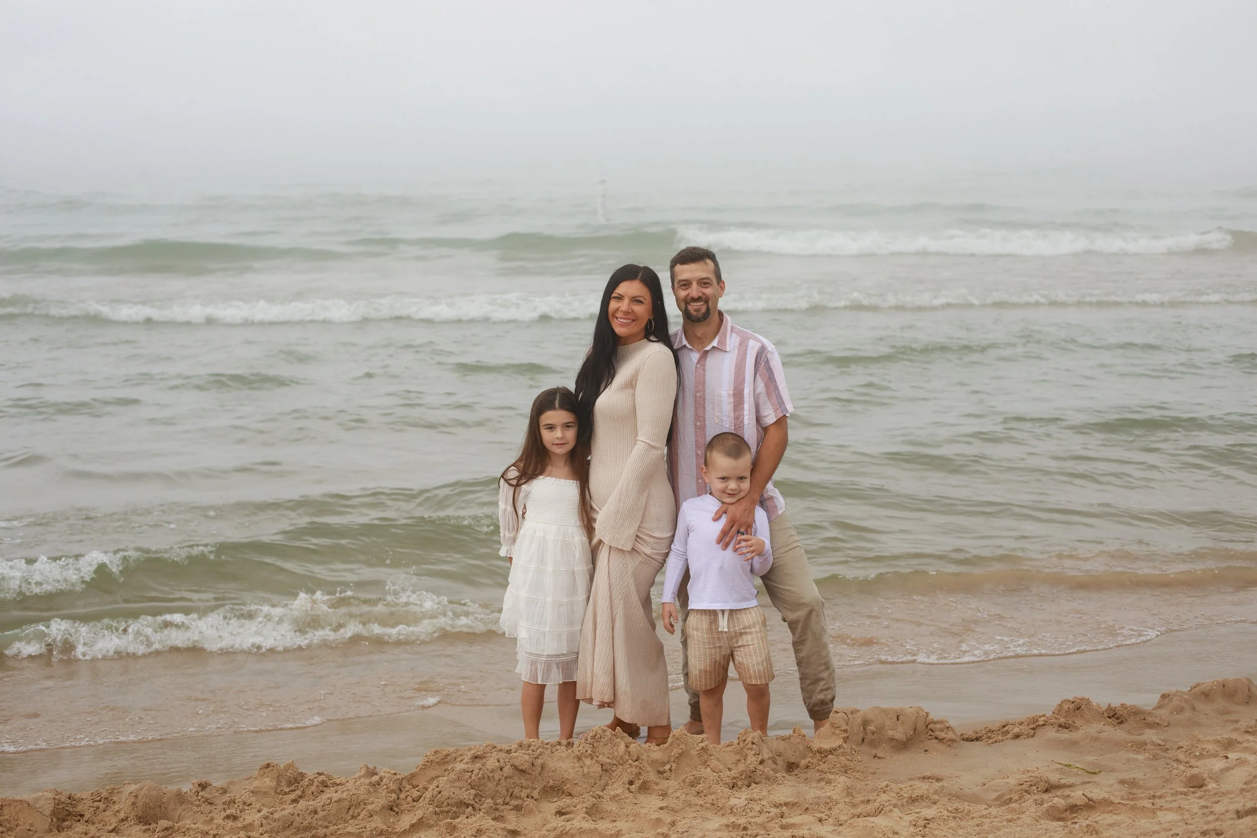 JessicaMax-michigan-family-photographer-pentwater-extended-family-session-documentary-sunrise-197.jpg