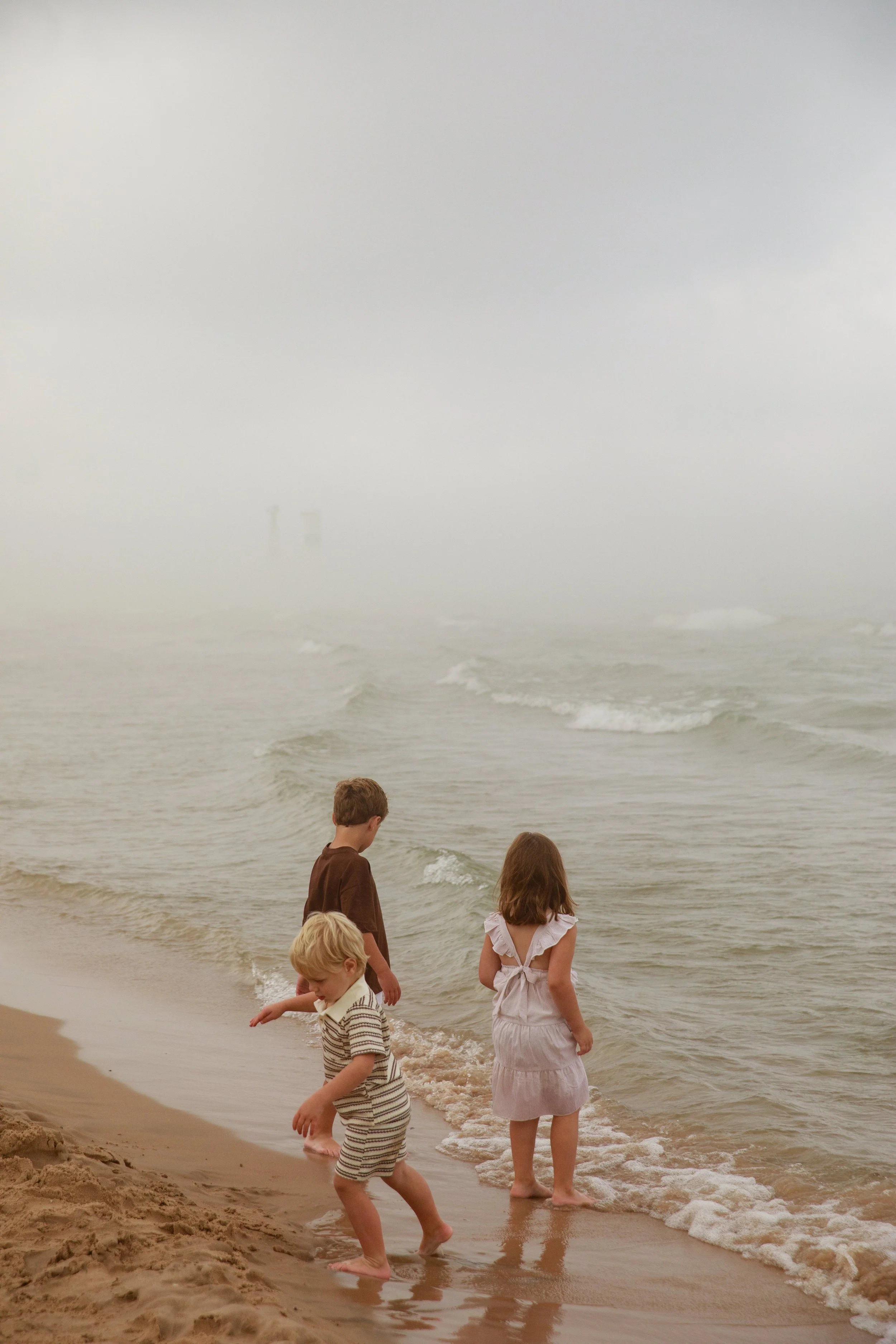 JessicaMax-michigan-family-photographer-pentwater-extended-family-session-documentary-sunrise-201.jpg