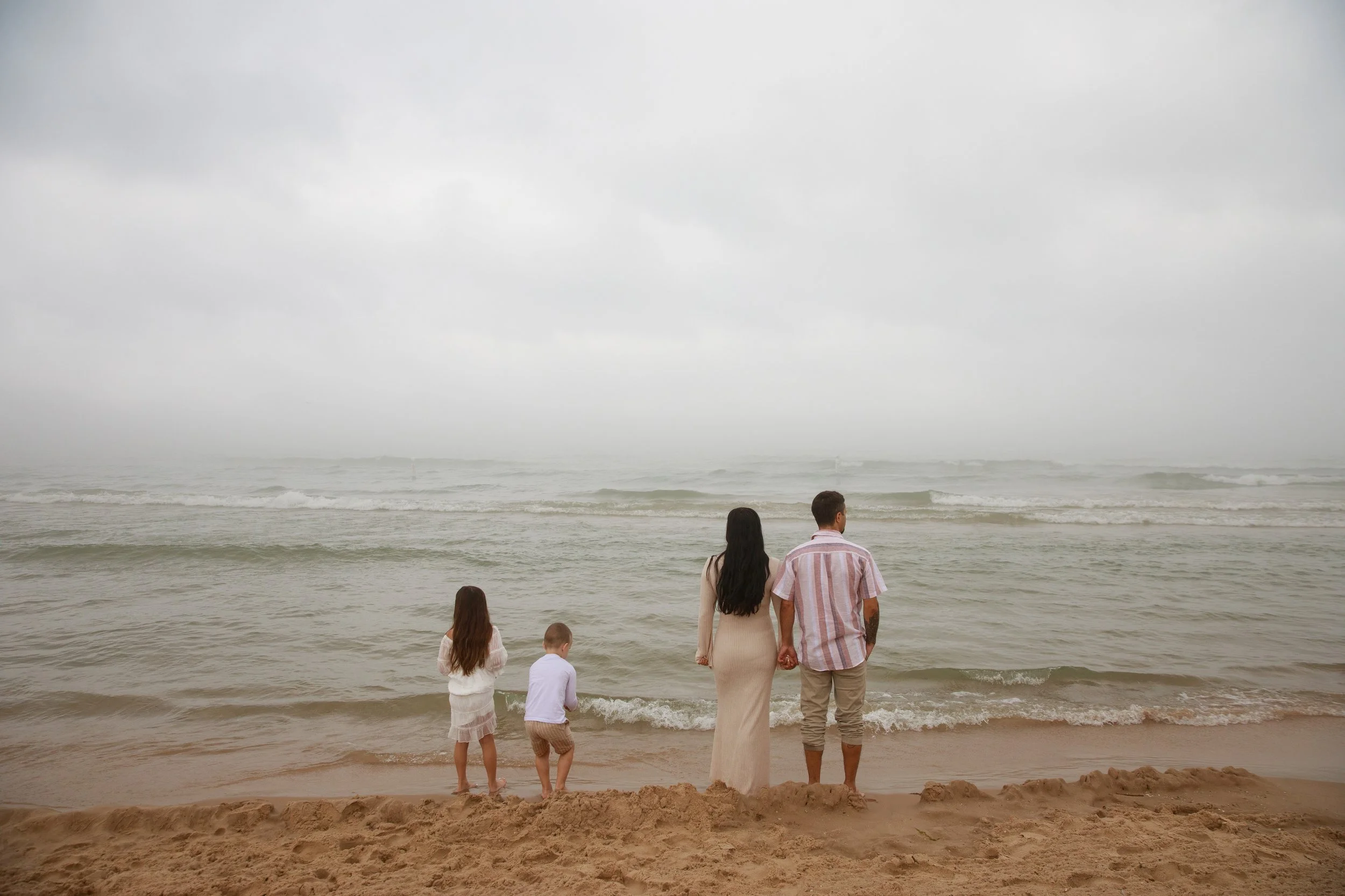 JessicaMax-michigan-family-photographer-pentwater-extended-family-session-documentary-sunrise-203.jpg