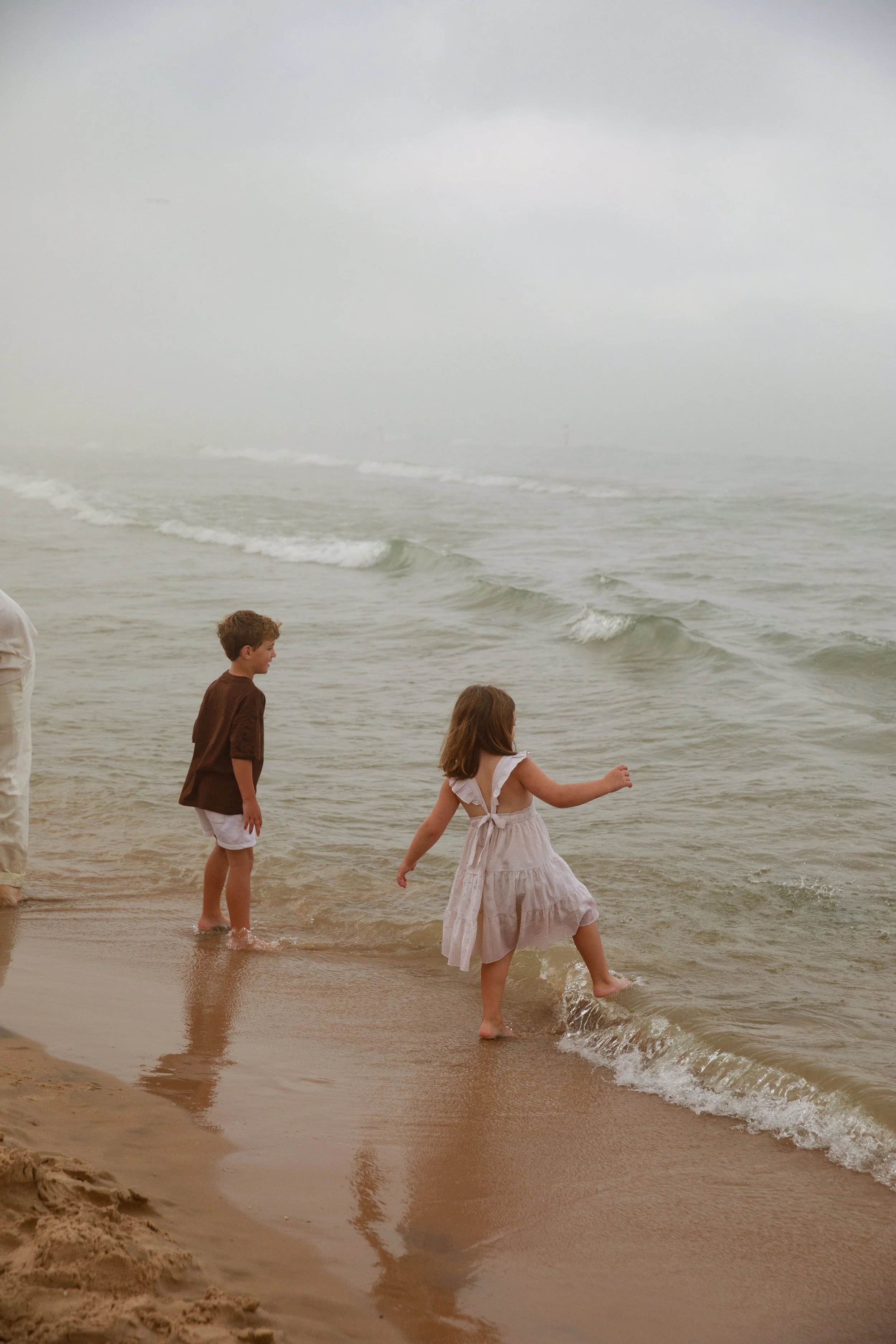 JessicaMax-michigan-family-photographer-pentwater-extended-family-session-documentary-sunrise-223.jpg