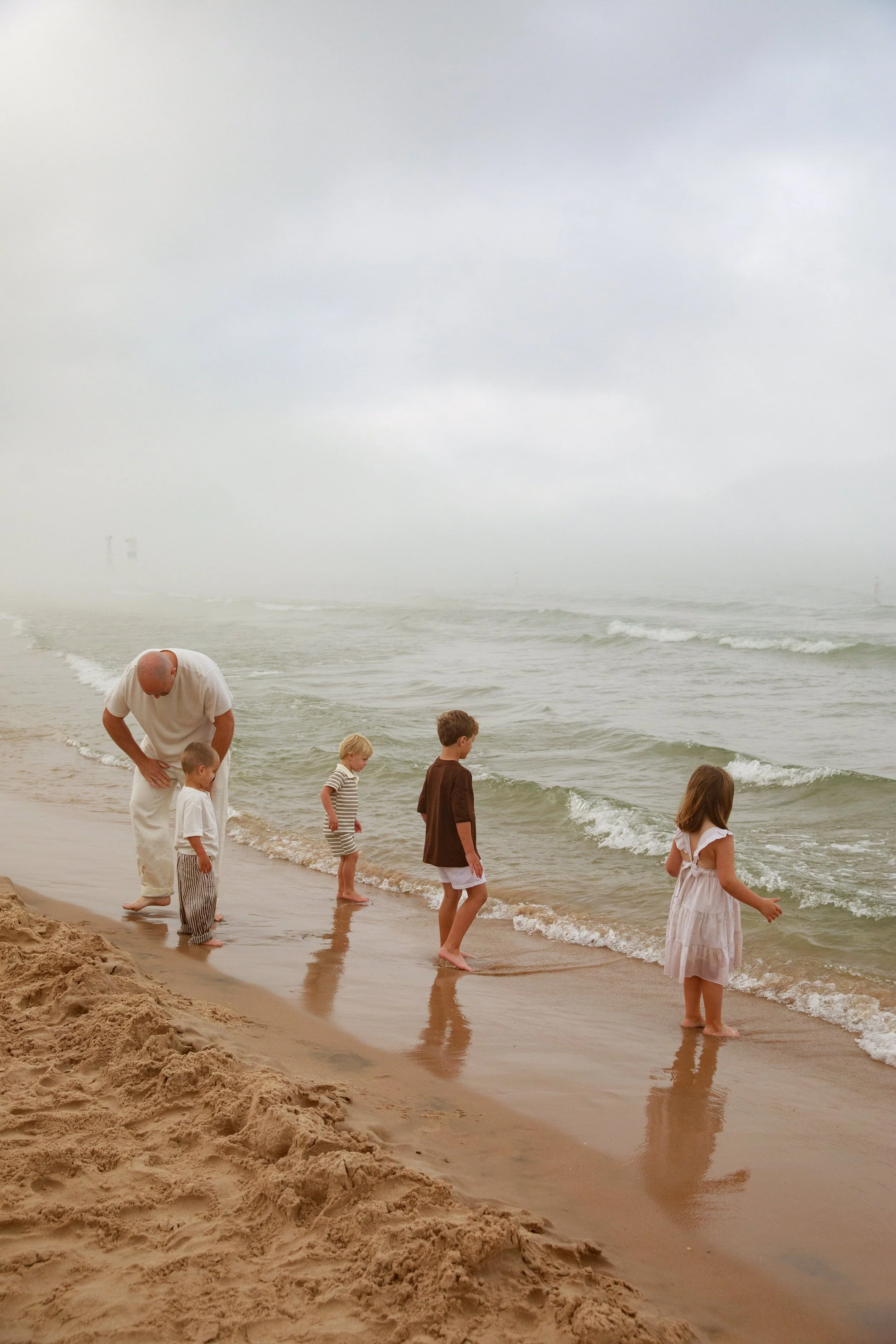 JessicaMax-michigan-family-photographer-pentwater-extended-family-session-documentary-sunrise-225.jpg