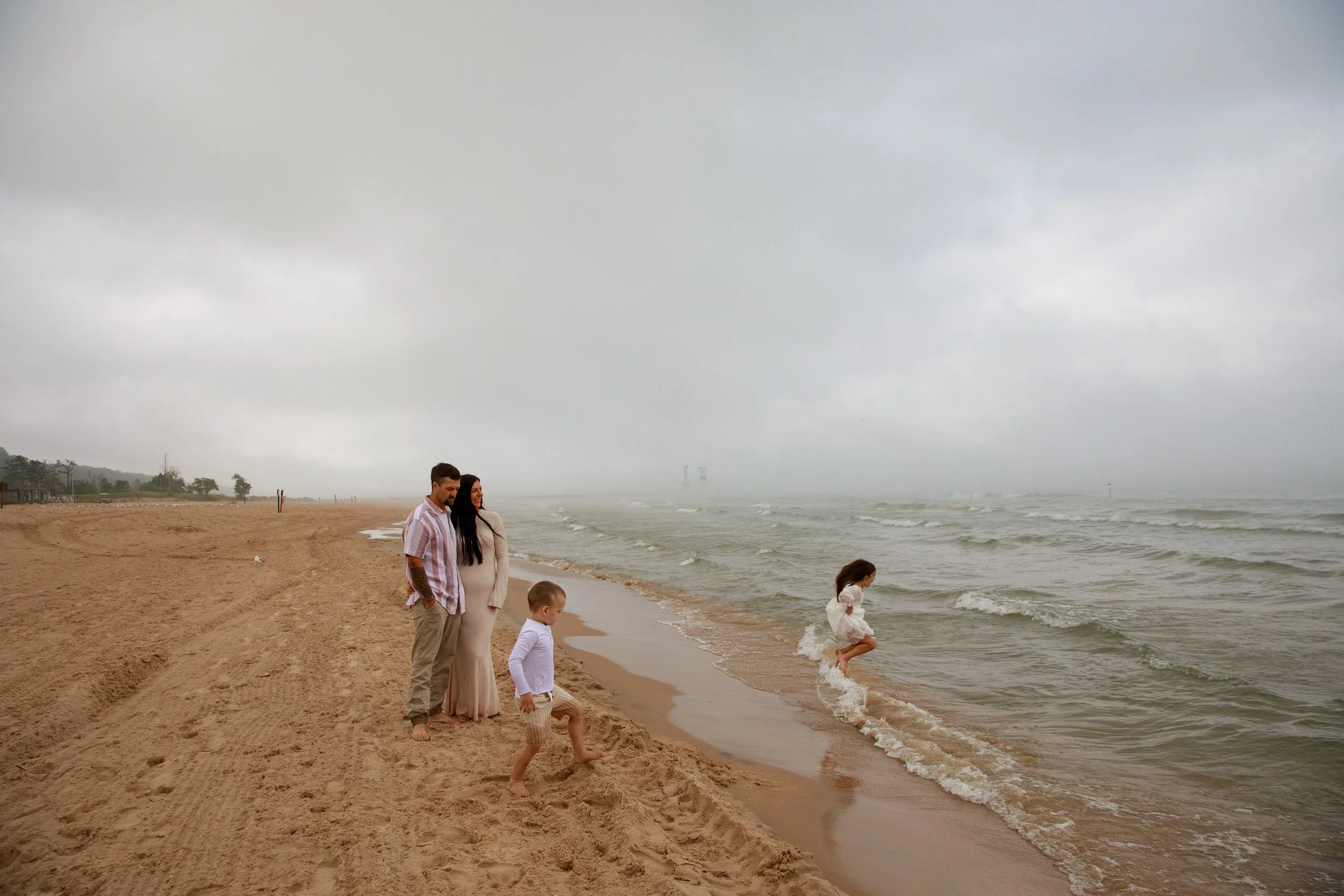 JessicaMax-michigan-family-photographer-pentwater-extended-family-session-documentary-sunrise-232.jpg
