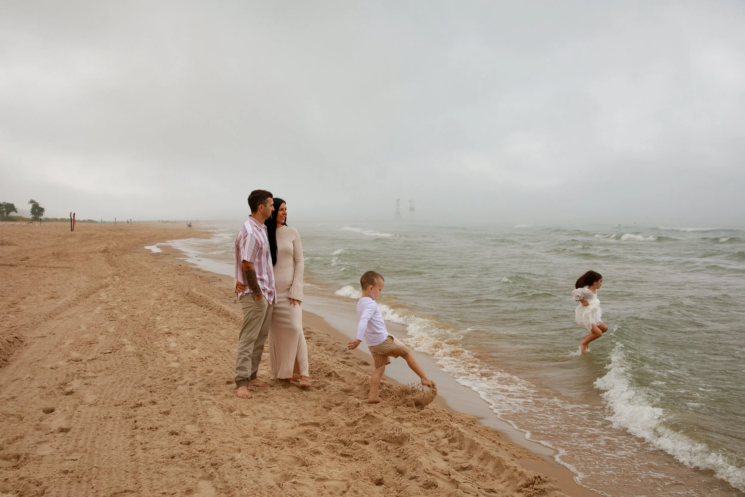JessicaMax-michigan-family-photographer-pentwater-extended-family-session-documentary-sunrise-237.jpg