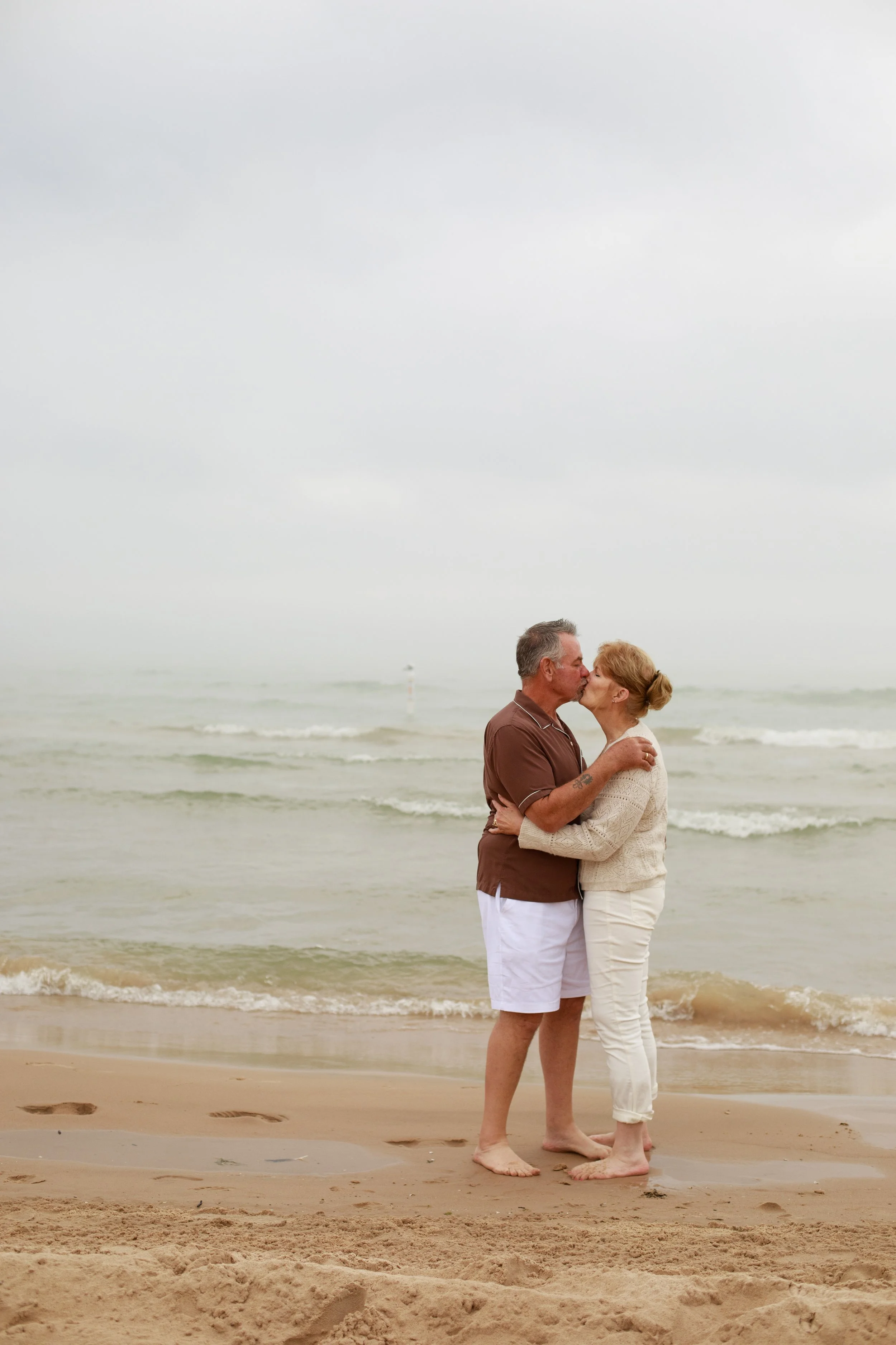 JessicaMax-michigan-family-photographer-pentwater-extended-family-session-documentary-sunrise-254.jpg