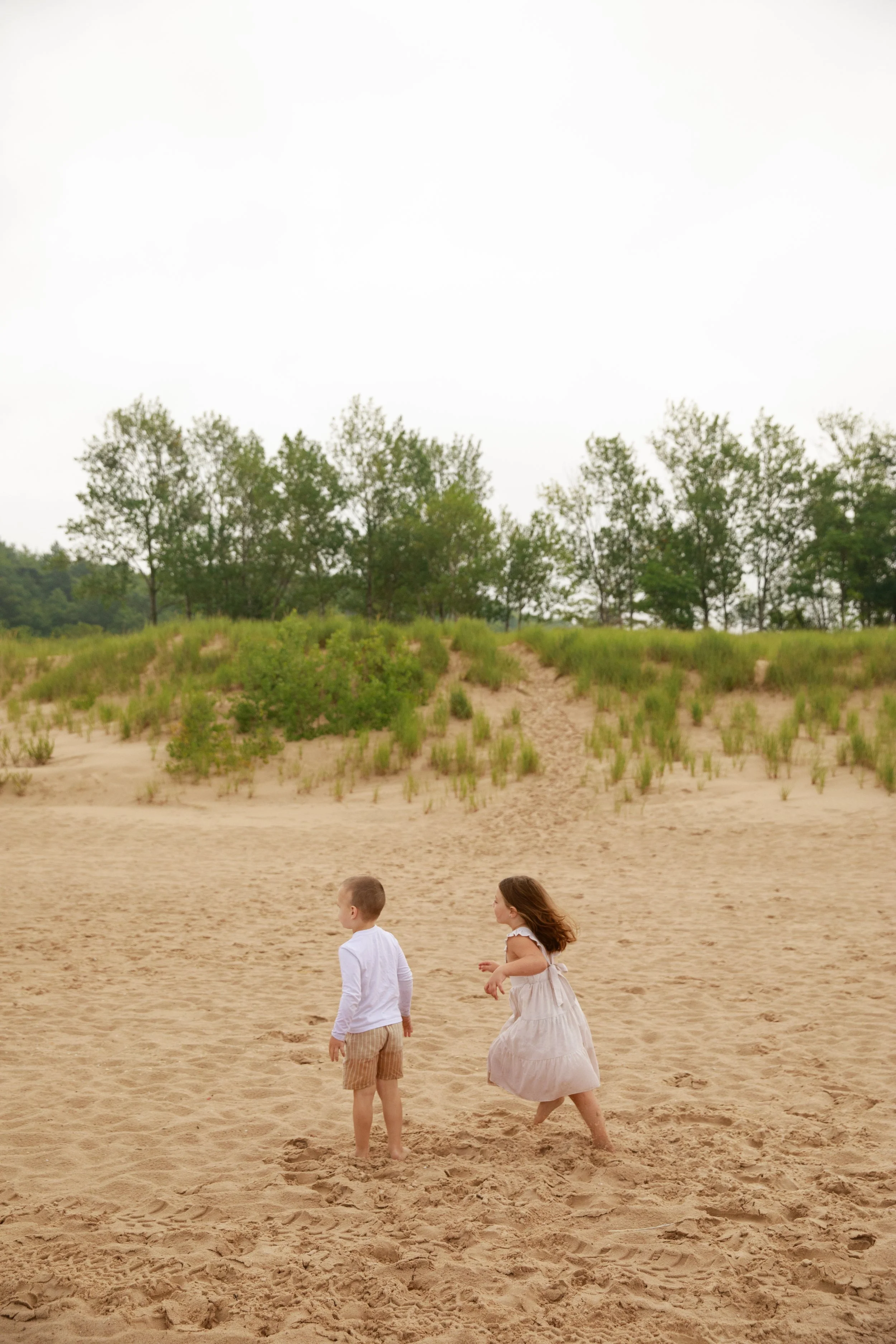 JessicaMax-michigan-family-photographer-pentwater-extended-family-session-documentary-sunrise-276.jpg