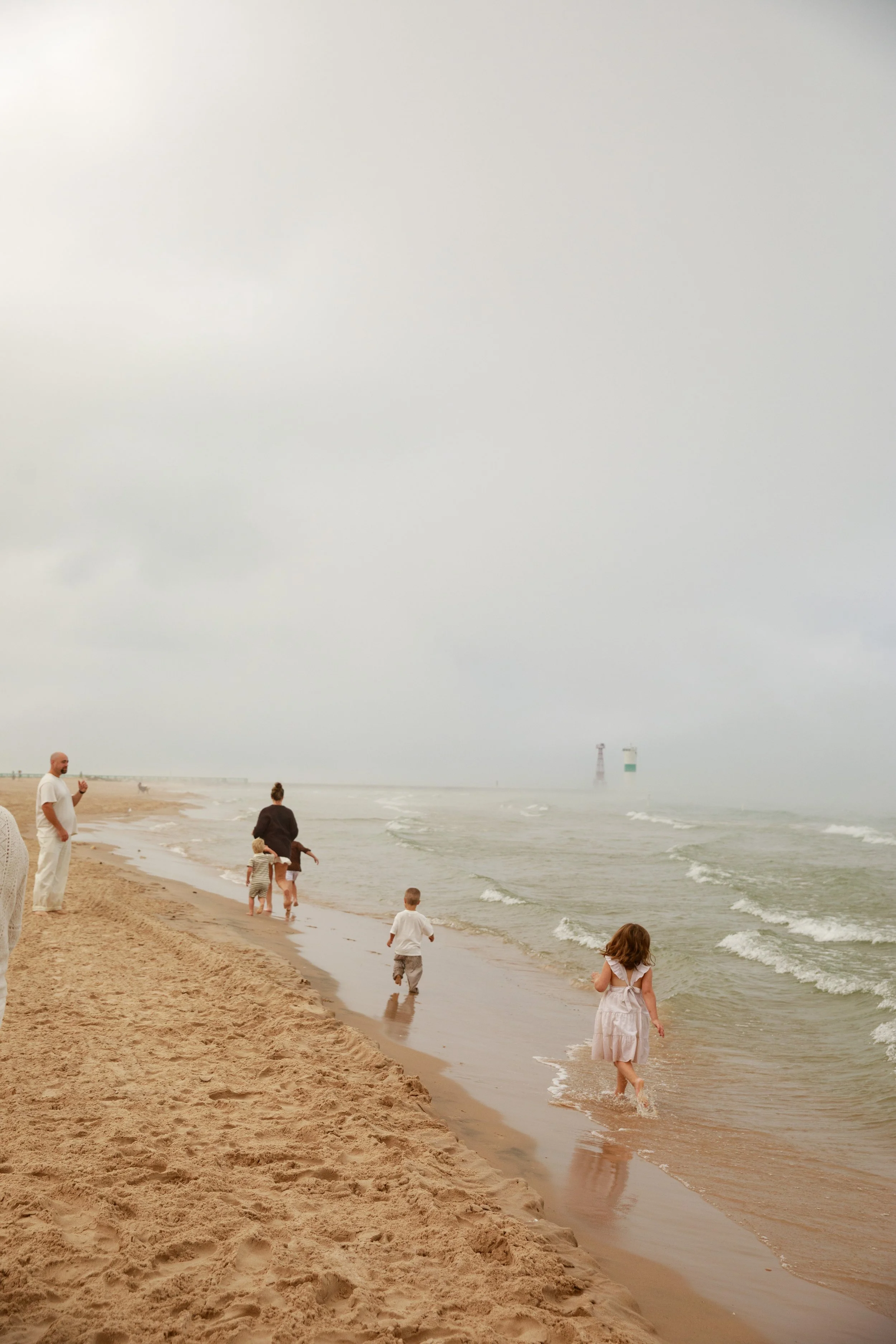 JessicaMax-michigan-family-photographer-pentwater-extended-family-session-documentary-sunrise-280.jpg