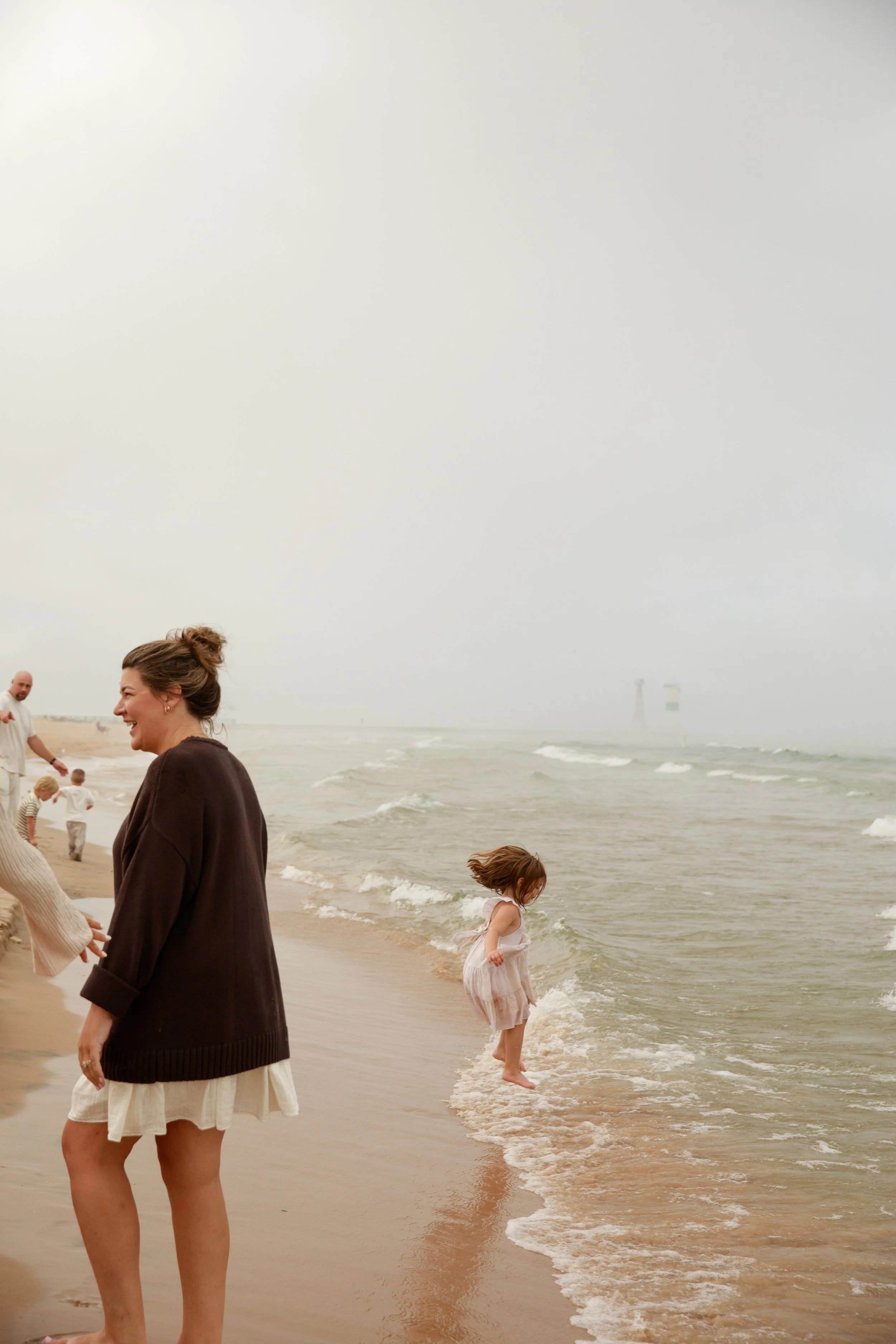 JessicaMax-michigan-family-photographer-pentwater-extended-family-session-documentary-sunrise-284.jpg