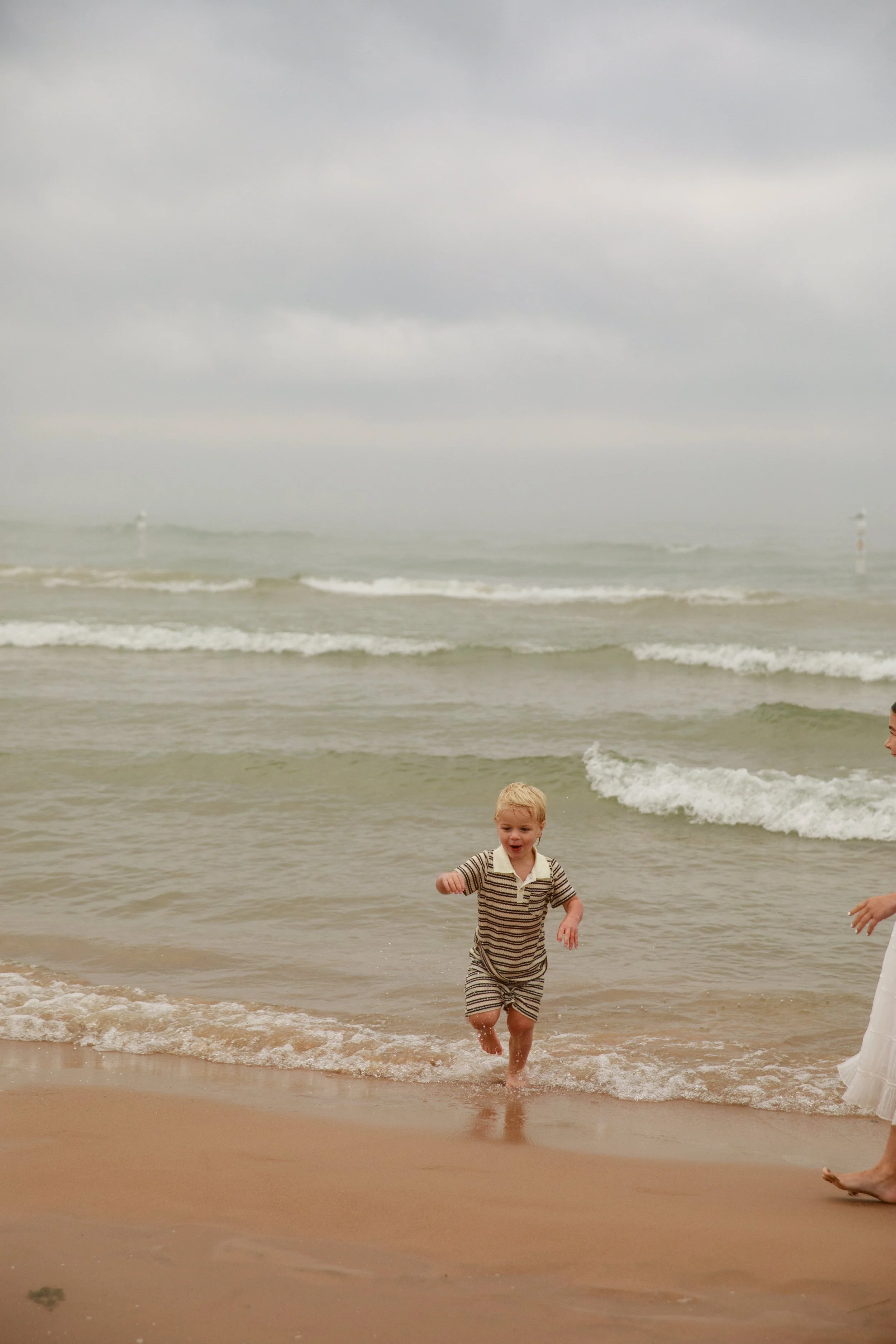 JessicaMax-michigan-family-photographer-pentwater-extended-family-session-documentary-sunrise-317.jpg