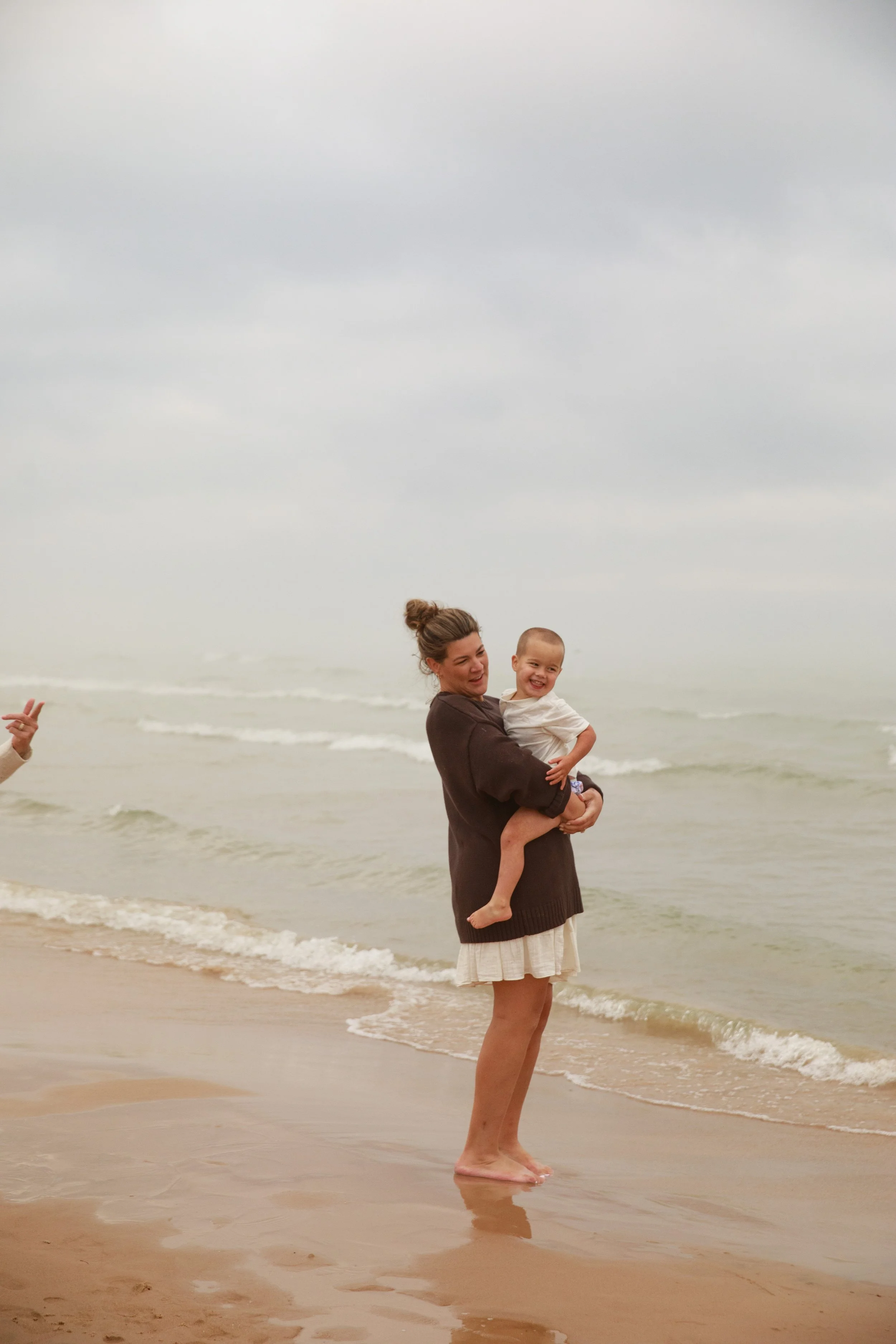 JessicaMax-michigan-family-photographer-pentwater-extended-family-session-documentary-sunrise-318.jpg