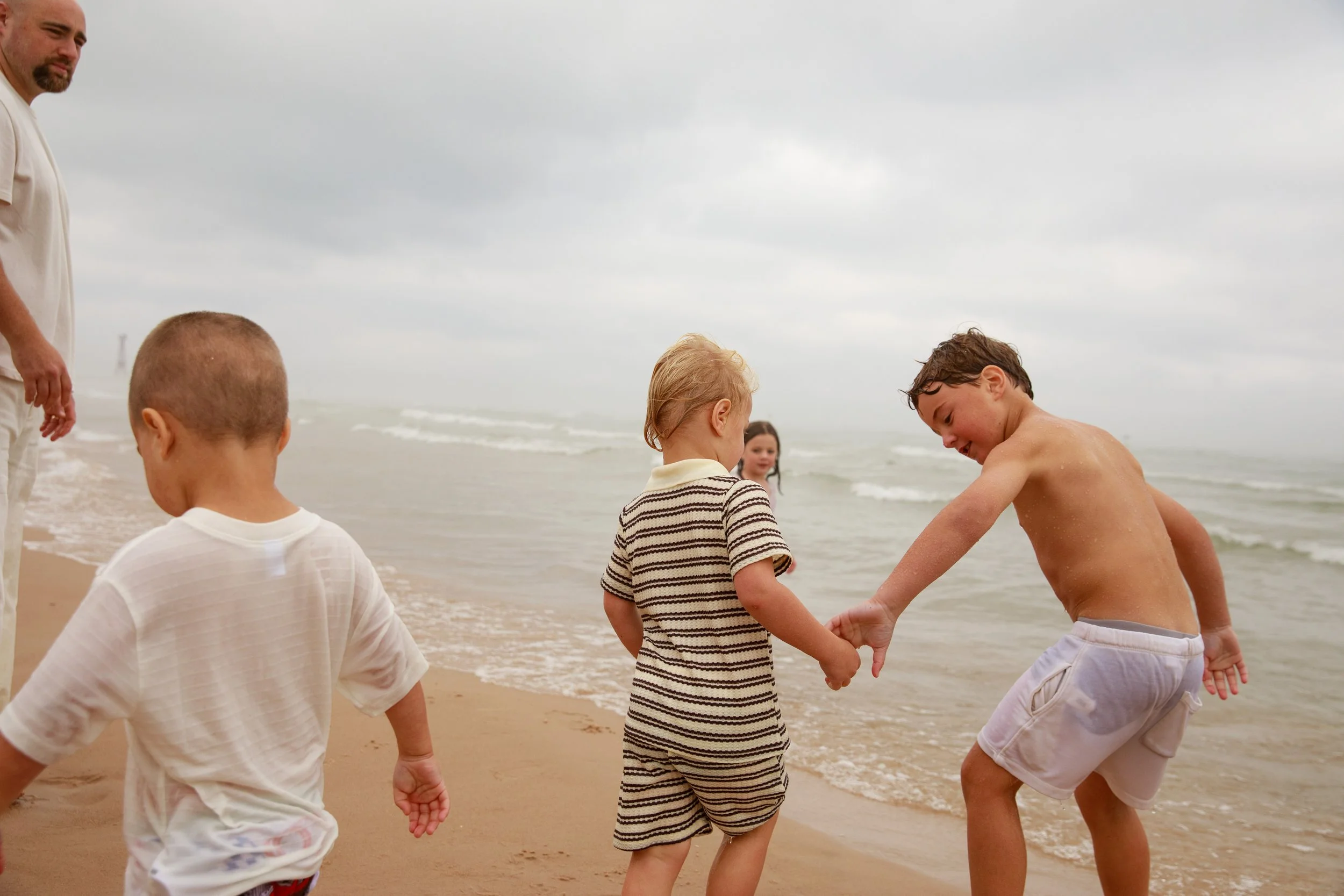 JessicaMax-michigan-family-photographer-pentwater-extended-family-session-documentary-sunrise-352.jpg