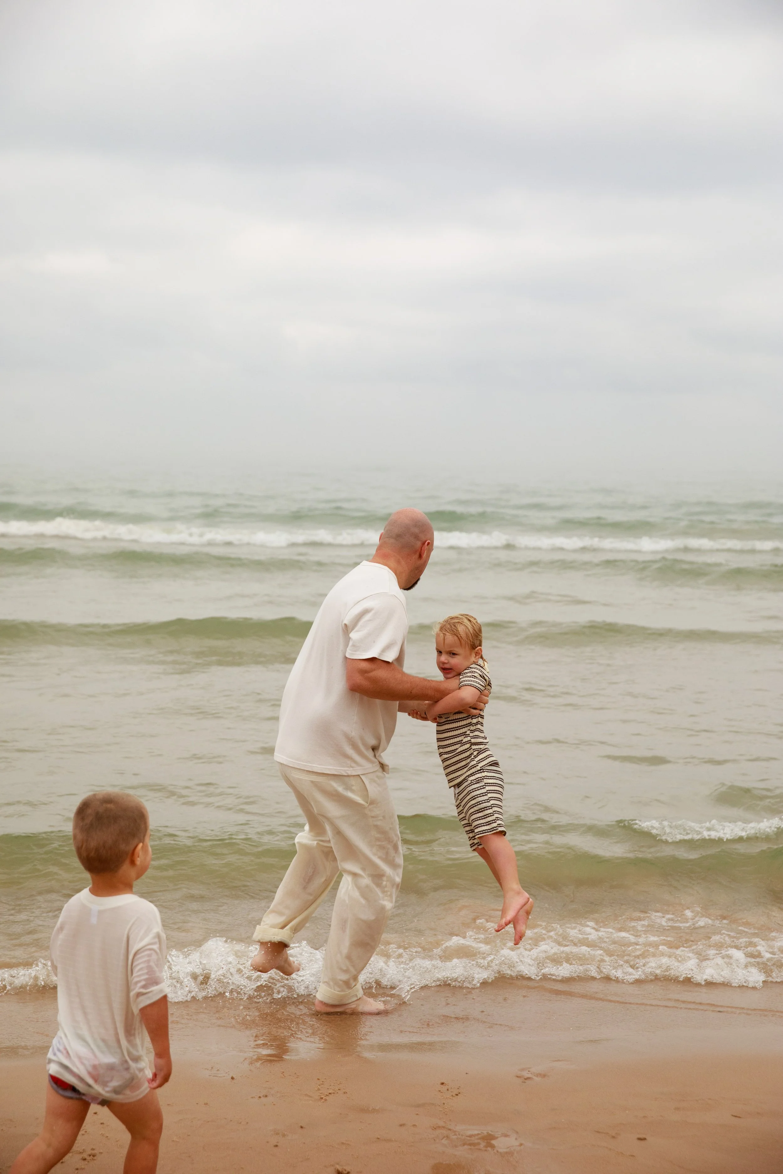 JessicaMax-michigan-family-photographer-pentwater-extended-family-session-documentary-sunrise-359.jpg