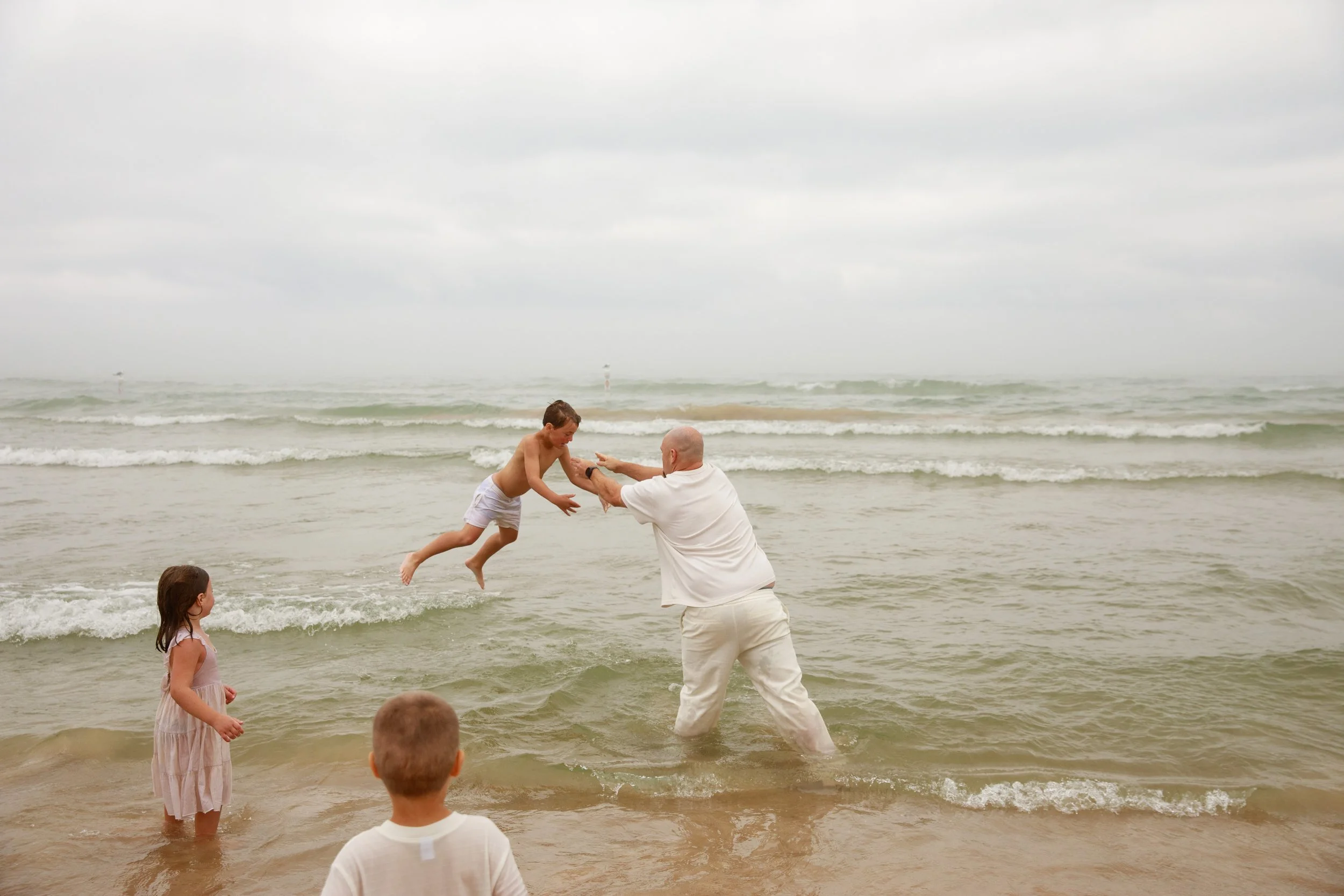 JessicaMax-michigan-family-photographer-pentwater-extended-family-session-documentary-sunrise-360.jpg