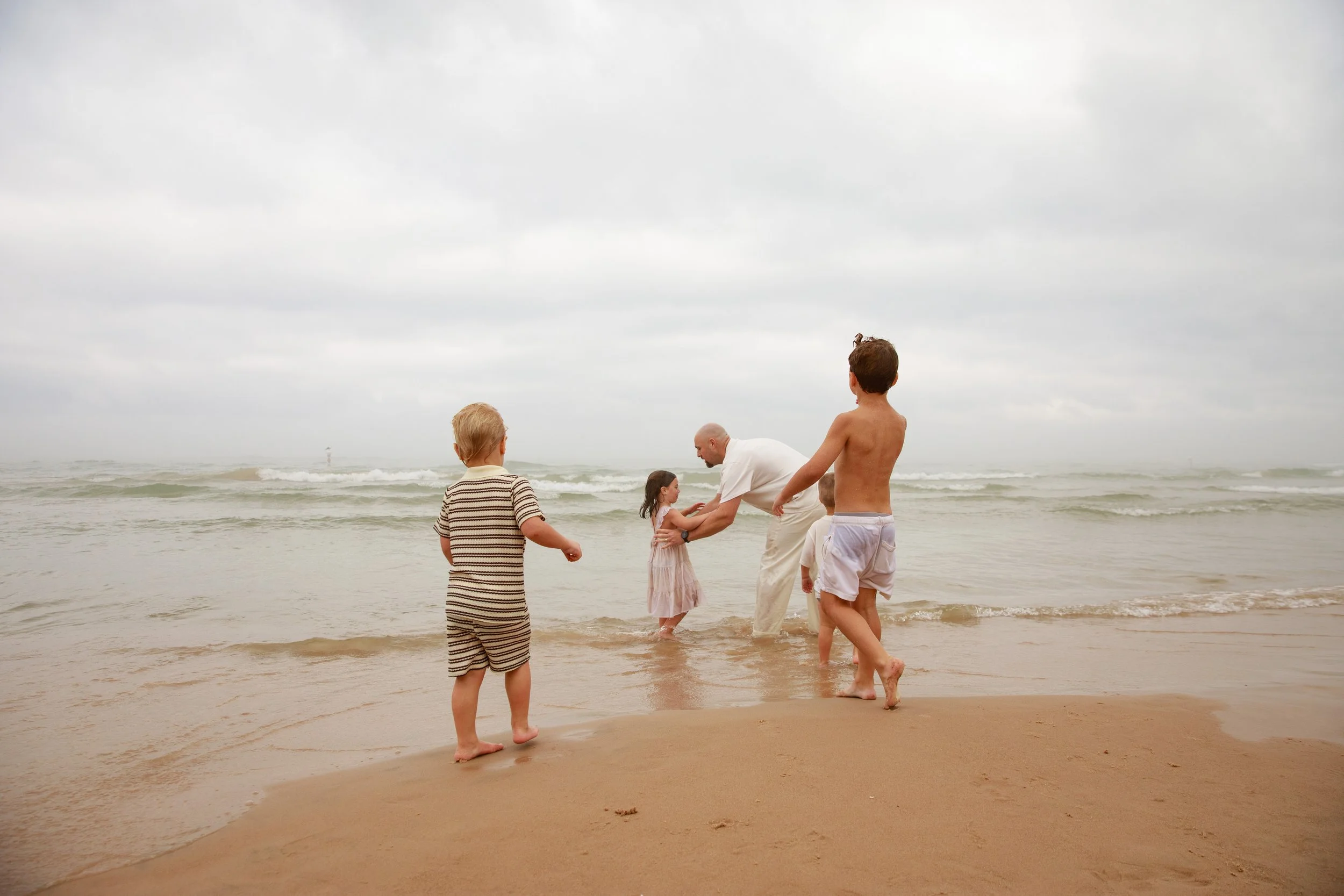 JessicaMax-michigan-family-photographer-pentwater-extended-family-session-documentary-sunrise-363.jpg