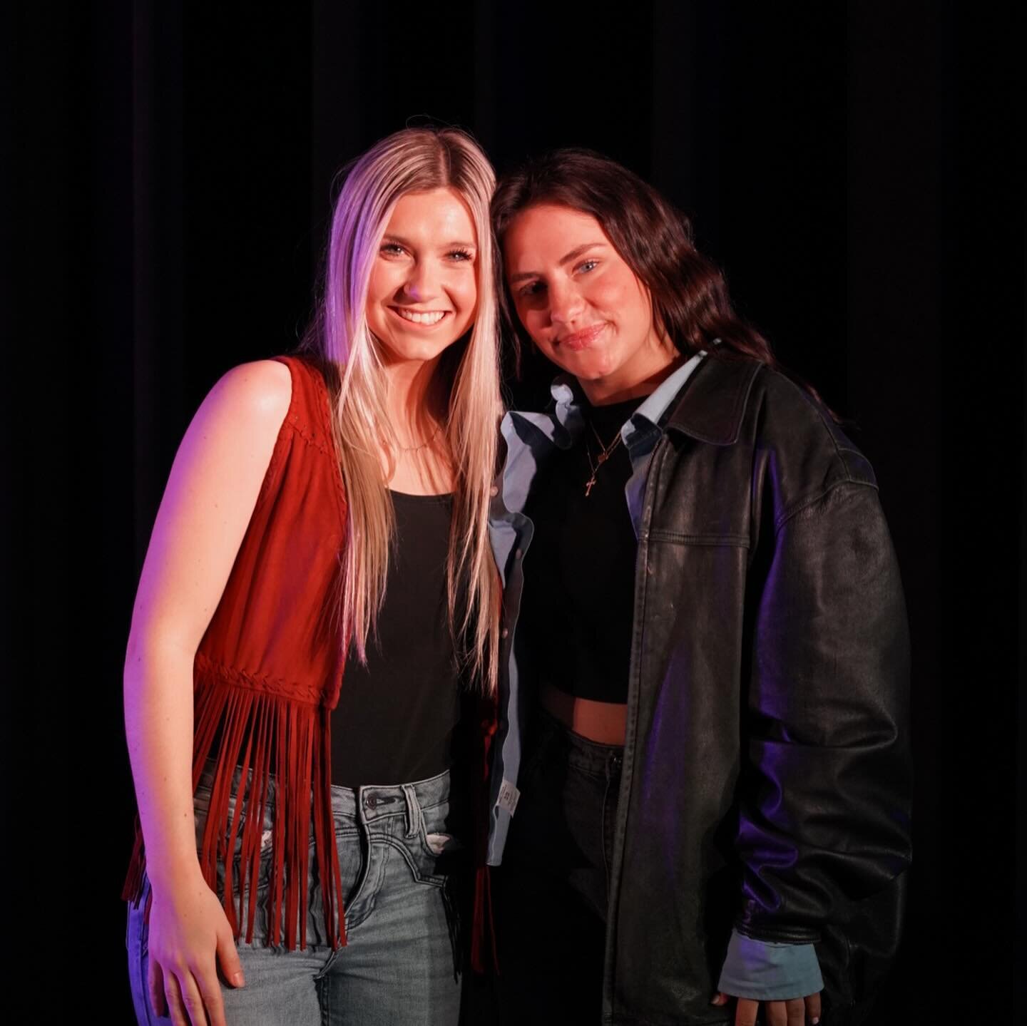 Congrats to our amazing Spring Writers&rsquo; Night winners @thisiskennadi and @emmymoyenmusic 🌟 They both will be playing outside Belmont at the Opry on April 9th and at Best of the Best on April 13th!!

📸 @ashleyvanessa.a
✍️ Producer: @battistini
