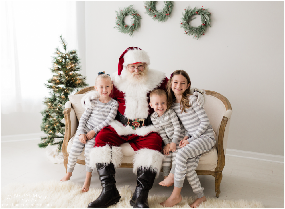 Santa Mini Sessions | Holiday Photos | Cumming Family Photographer.png