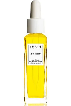 Linda Rodin- Model turned editor turned stylist. She created this face oil that has gotten rave reviews. It is pretty pricy so I found a recipe online, click HERE to download a DIY recipe. It is especially good during cold winter months. I changed a few things but the general recipe is really good. Smells delishious 