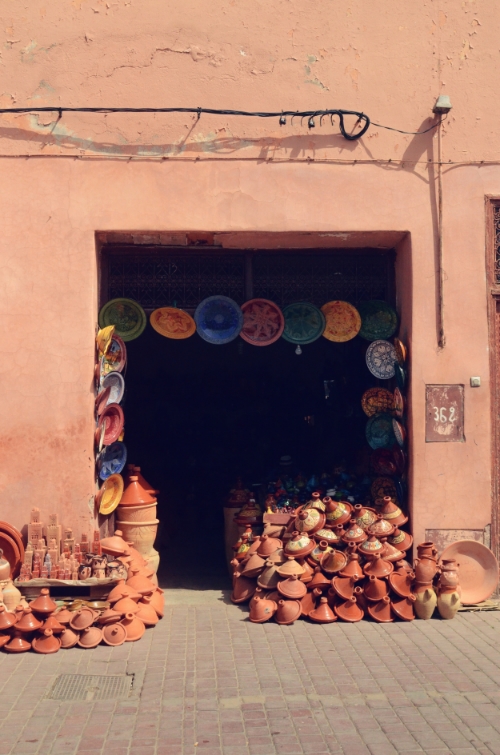  Tagines piled outside a storefront | photo by Maleeha Sambur 