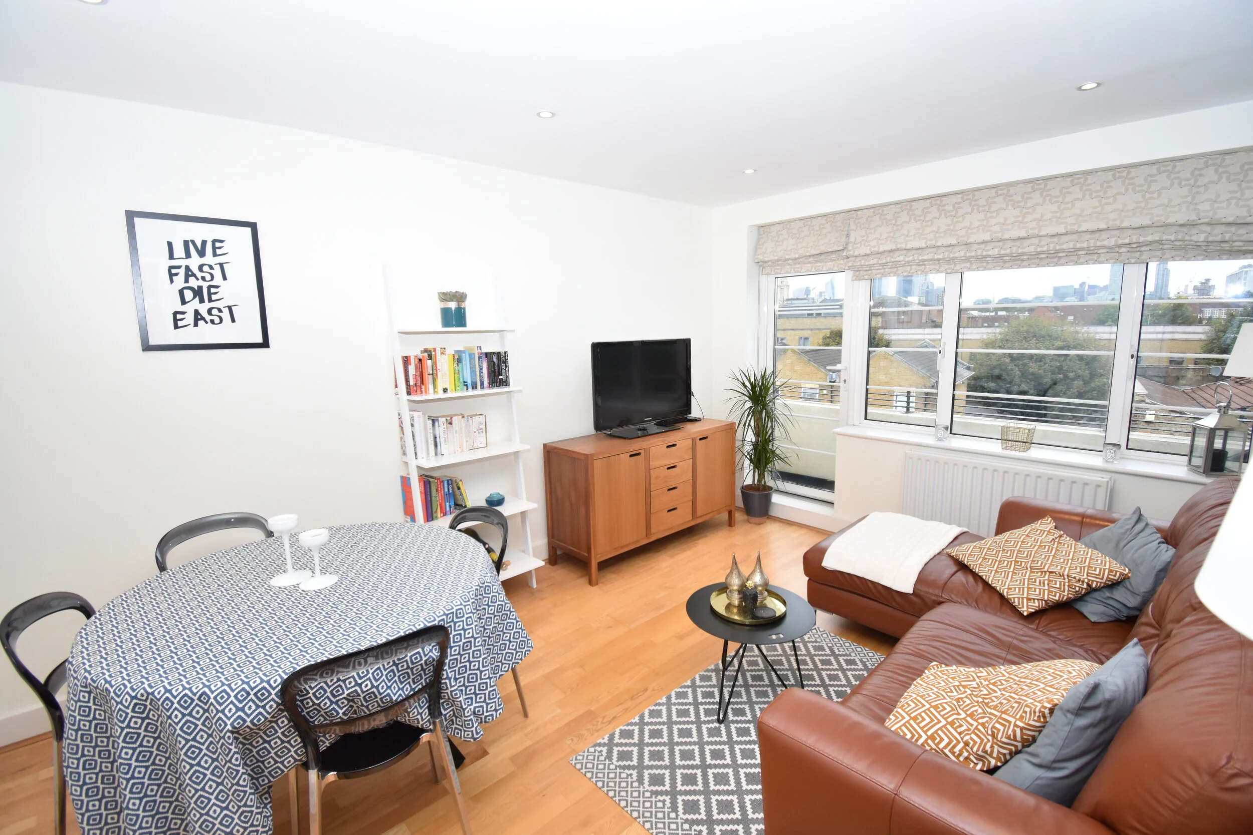  Osier Street, E1 - £1,700 PCM