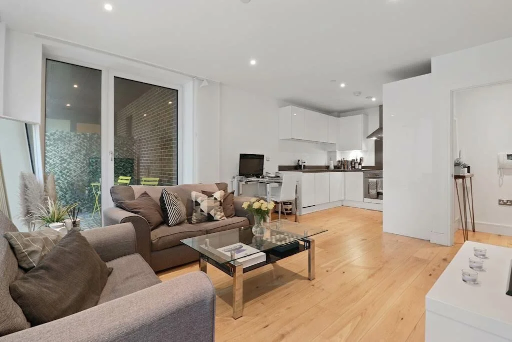 1 Bed Flat, Caxton Street North, E16 - £1,950