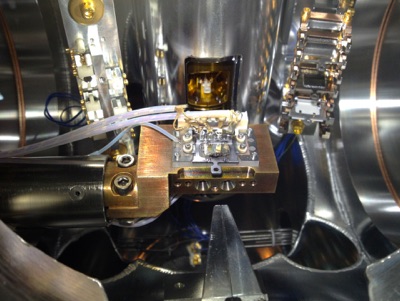 The sample is now mounted in the manipulator and can be retracted to the preparation chamber.