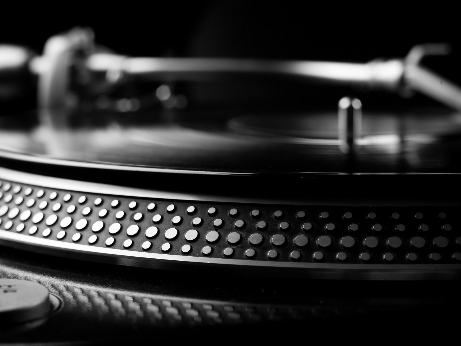 4407450-turntable-wallpapers.png