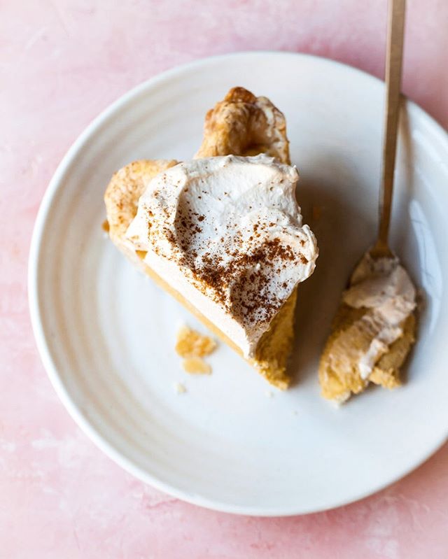 Easy No-Bake (optional) Pumpkin Chiffon Pie! This is the dish my family gathered round on Thanksgiving of last year. Amara was only a few months old - so when I say this recipe is easy, I’m not kidding. We will be celebrating Canadian Thanksgiving next weekend, and I’m still deciding if I should remake this beauty or opt for something new (probably both 😘) The “no-bake optional” is for the crust - depending on which avenue you choose. Find the recipe under “Pastries and Desserts” on Style Sweet! *
*
*
*
*
*  #stylesweetdaily  #bhgfood #abmlifeissweet #f52grams #feedfeed #foodblogfeed @foodblogfeed #thebakefeed #imsomartha #lifeandthyme #thekitchn  #foodwinewomen #thesugarfiles #bakefromscratch #bakersofinstagram #dessertgoals #bombesquad #fbcigers #tohfoodie #wsbakeclub 
#kingarthurflour  #pumpkinpie #fallrecipes #f52fallkickoff #makemore #bhgcelebrate #eeeeeats #nobake @e.d.smithfoods