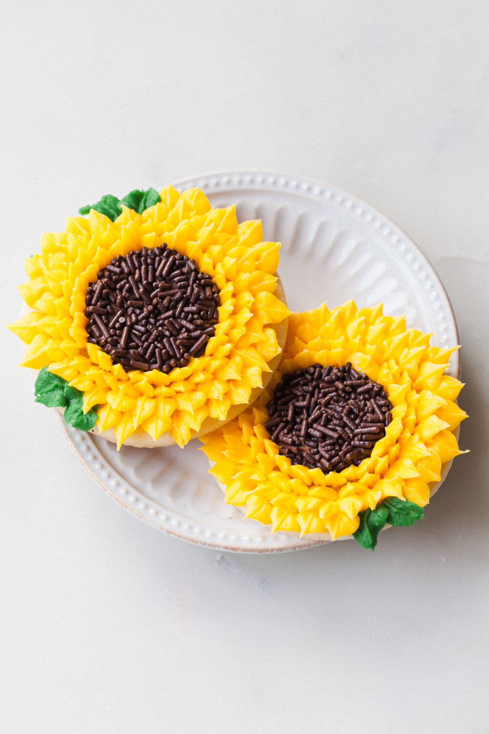 How to Decorate Sunflower Cookies with buttercream icing