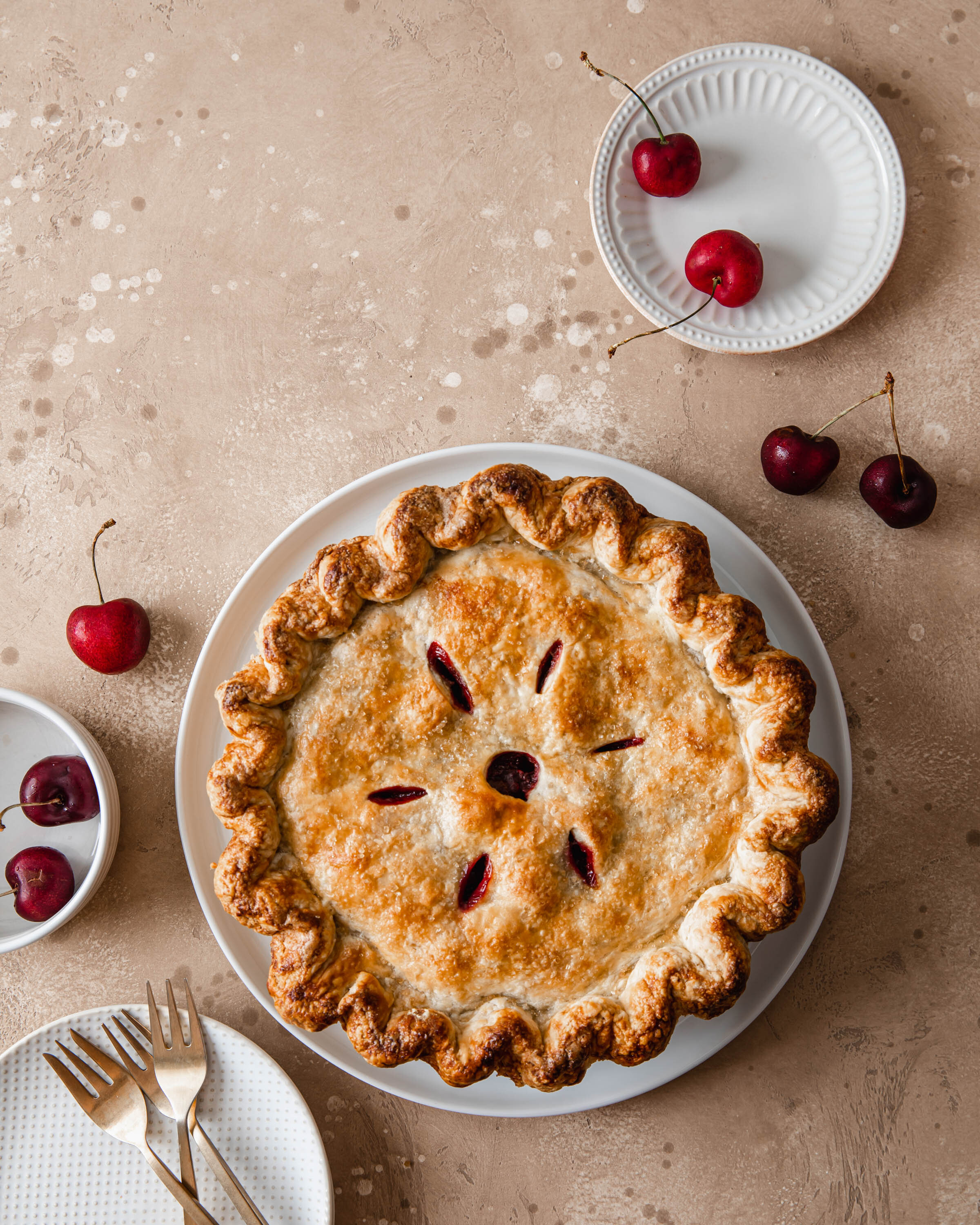 Sweet cherry pie recipe from scratch.