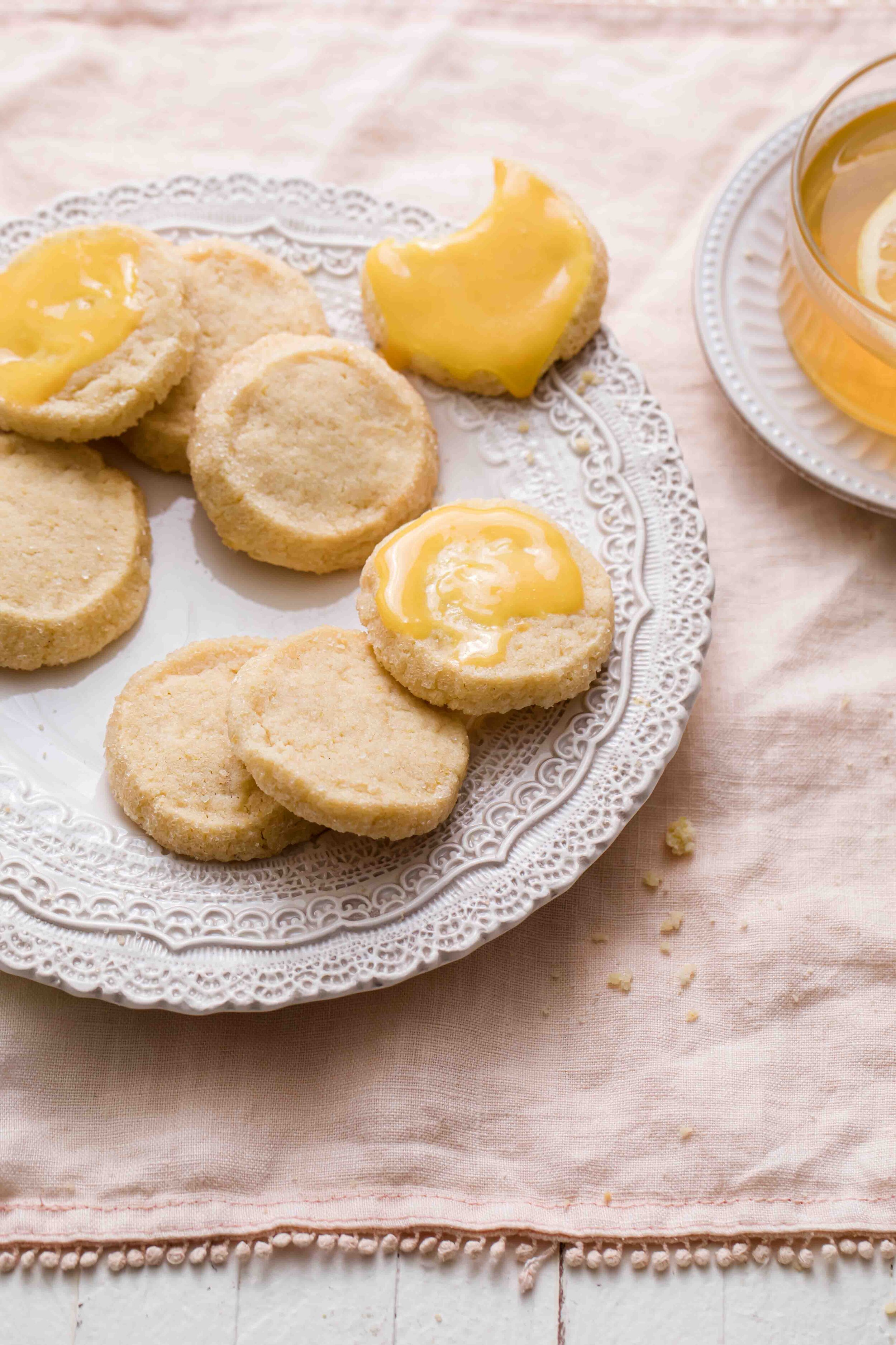 Lemon Curd with shortbread cookies