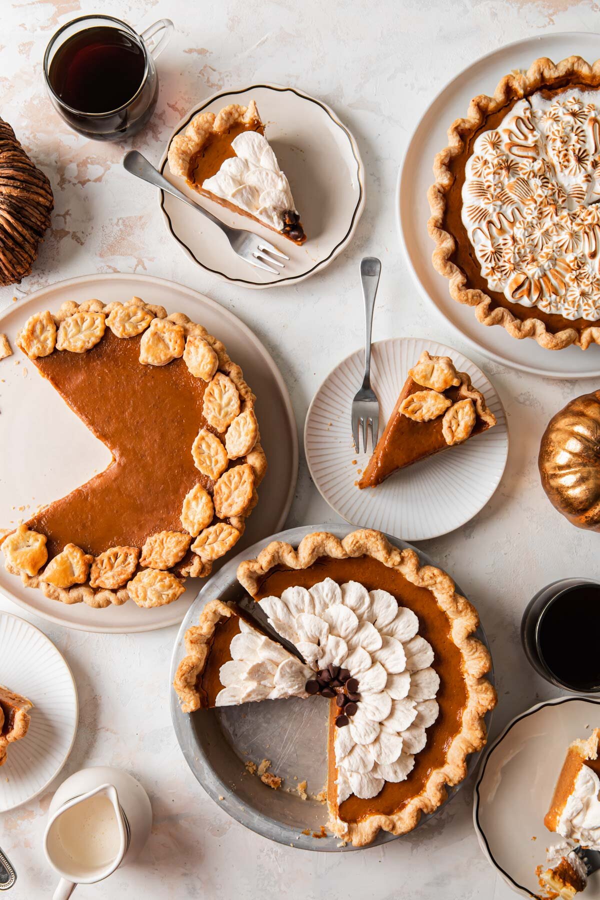 Three ideas for how to decorate a pumpkin pie.
