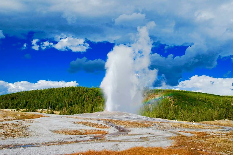 YELLOWSTONE NATIONAL PARK
