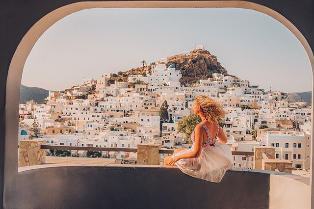 Ios room views✨ backflips on socks, deserted beaches, island hopping, cliffjumps, Greek table dancing. Trip through the Cyclades was pretty memorable 💛
.
.
.
.
.
.
#greece #iosgreece #cyclades #bestvacations #portrait_vision #ig_color #portraitgames