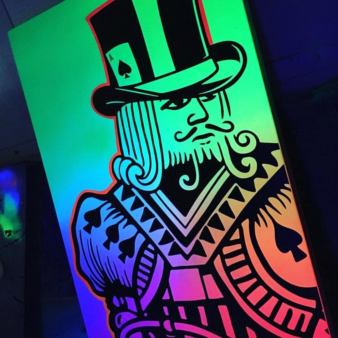 Fluorescent Joker
Black light sold separately. .
.
.
.
.

#kingjames #urbanart #popart #art #joker  #artist #streetart #rawartists #poker #casino #gambling #credit #theartofluck
#amex #king #queen #fluorescent #blacklight