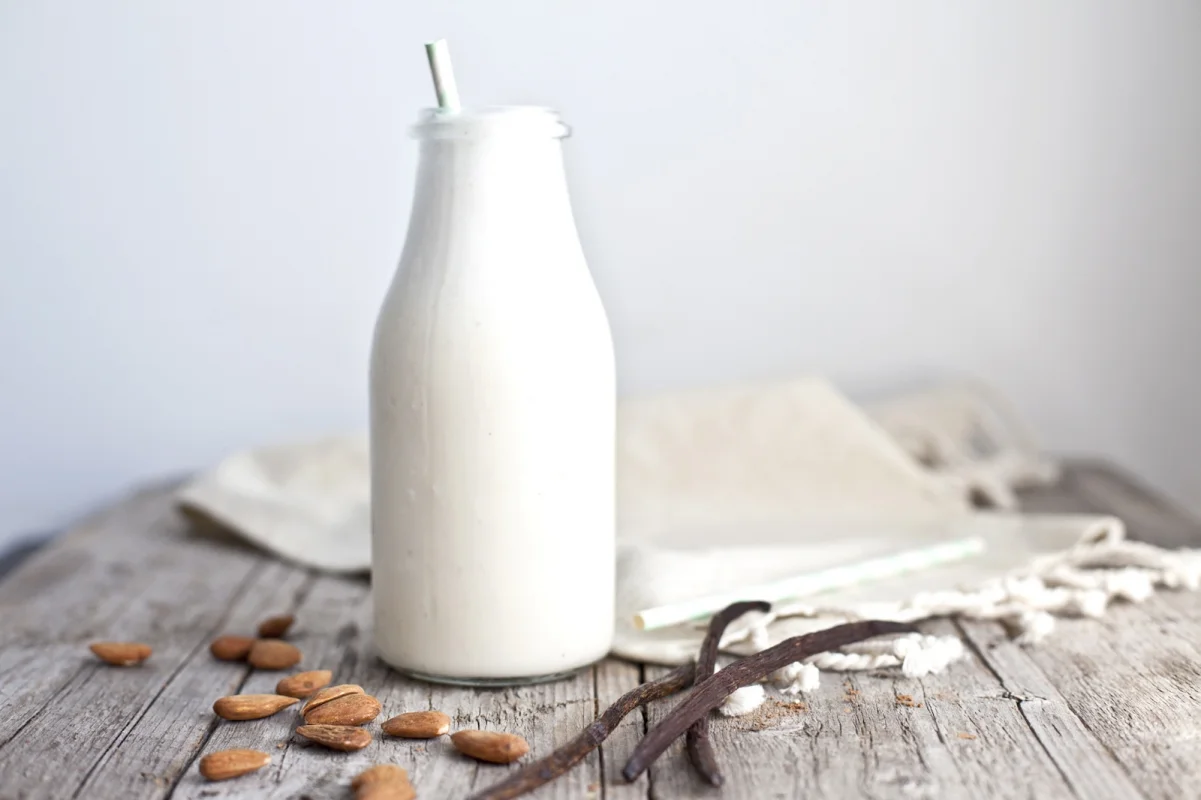 recipe_164_sweetened_vanilla_almond_milk_01.jpg