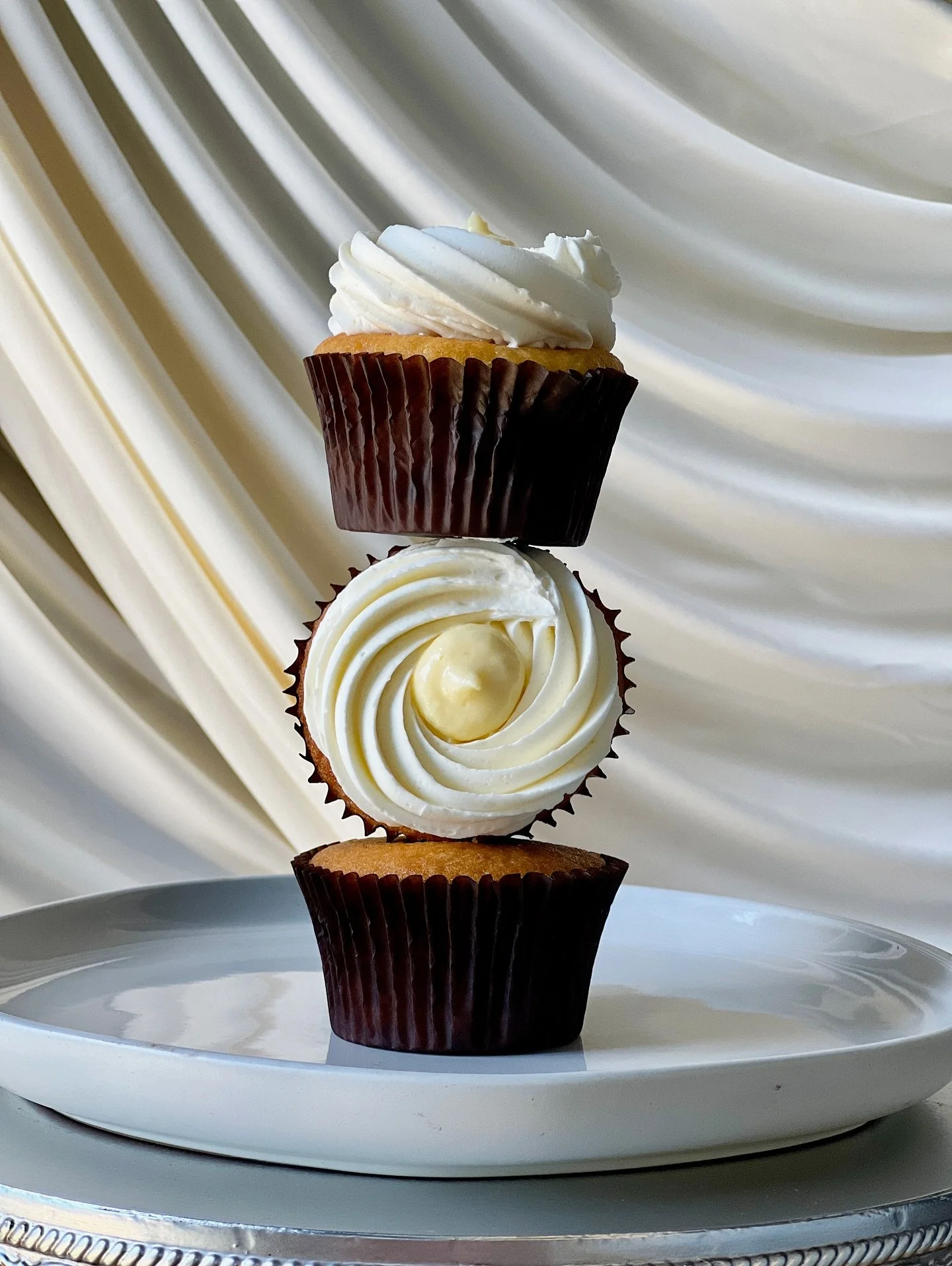 __
Lemon cupcakes🍋
Lemon sponge cake with lemon buttercream and lemon curd💛
__
.
.
.
.
#cupcakelove #cupcakes #cupcakedecorating #cupcake #sonoma #sonomacounty #santarosa #california #glutenfree #sweet #sweets #baker #bakery #cakery
