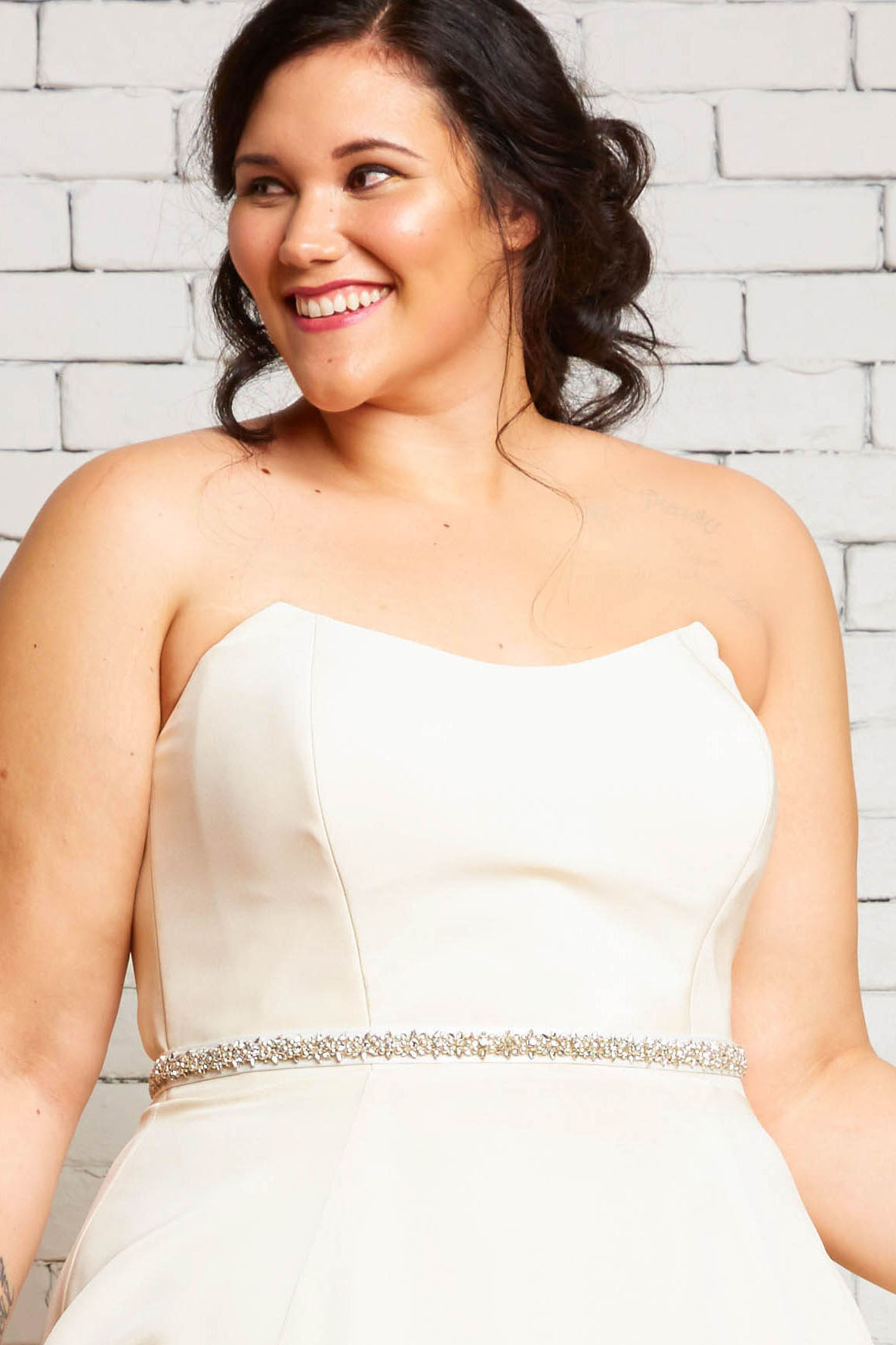 5A Brynn Front-Rebecca Schoneveld-Strapless_Bustier_Modern_Boho_Ivory_Wedding.jpg