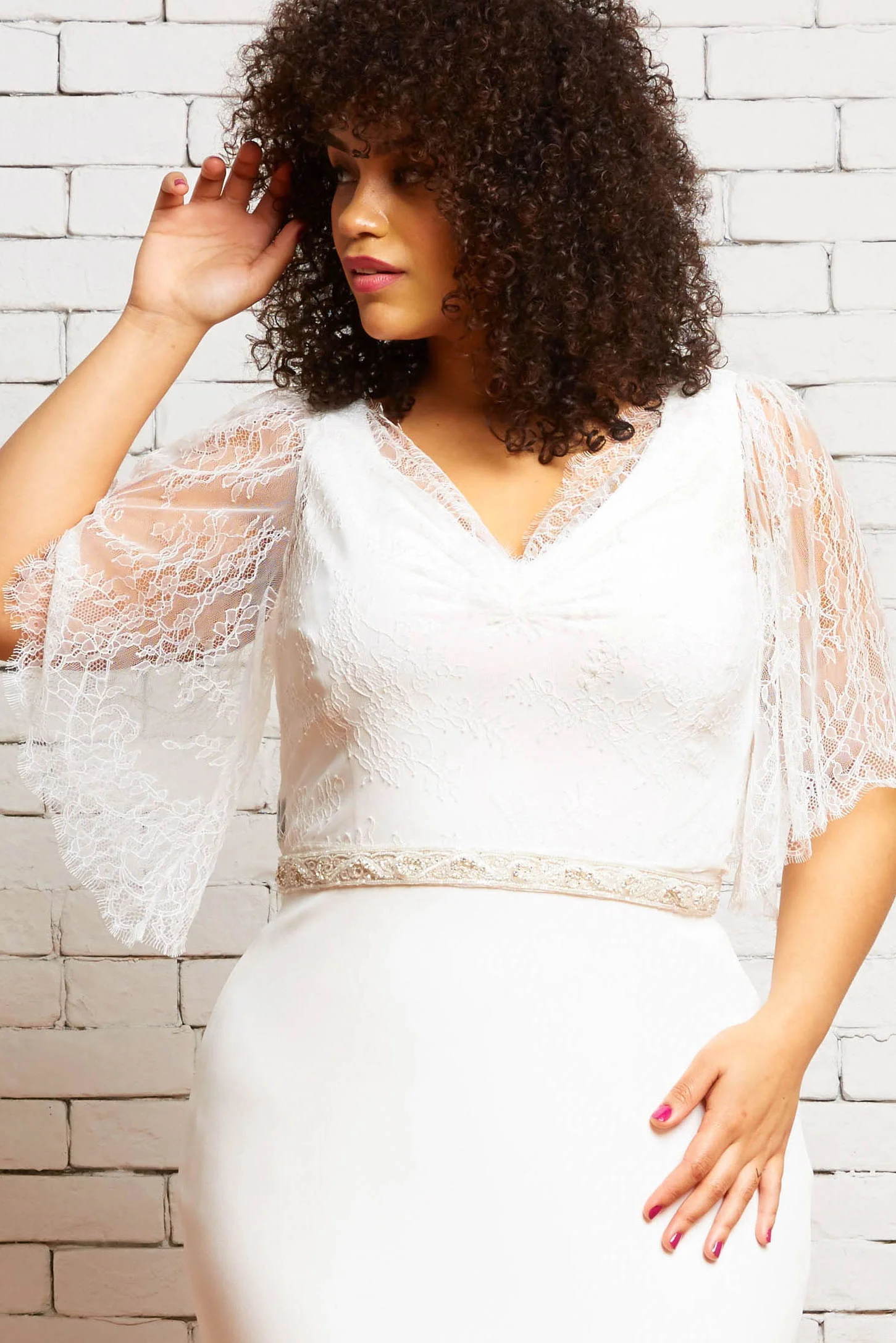30A Eleanor-Front 1-Rebecca Schoneveld-Chantilly_Lace_Topper_Sleeves_Modern_Romantic.jpg