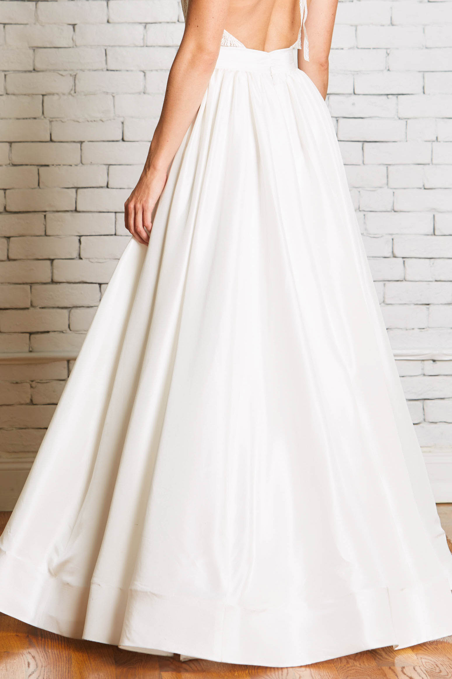 12b.Rebecca_Schoneveld_Olivia_Skirt_Back-Ballgown_Skirt_Separates_Mix_and_Match_Modern_bride.jpg