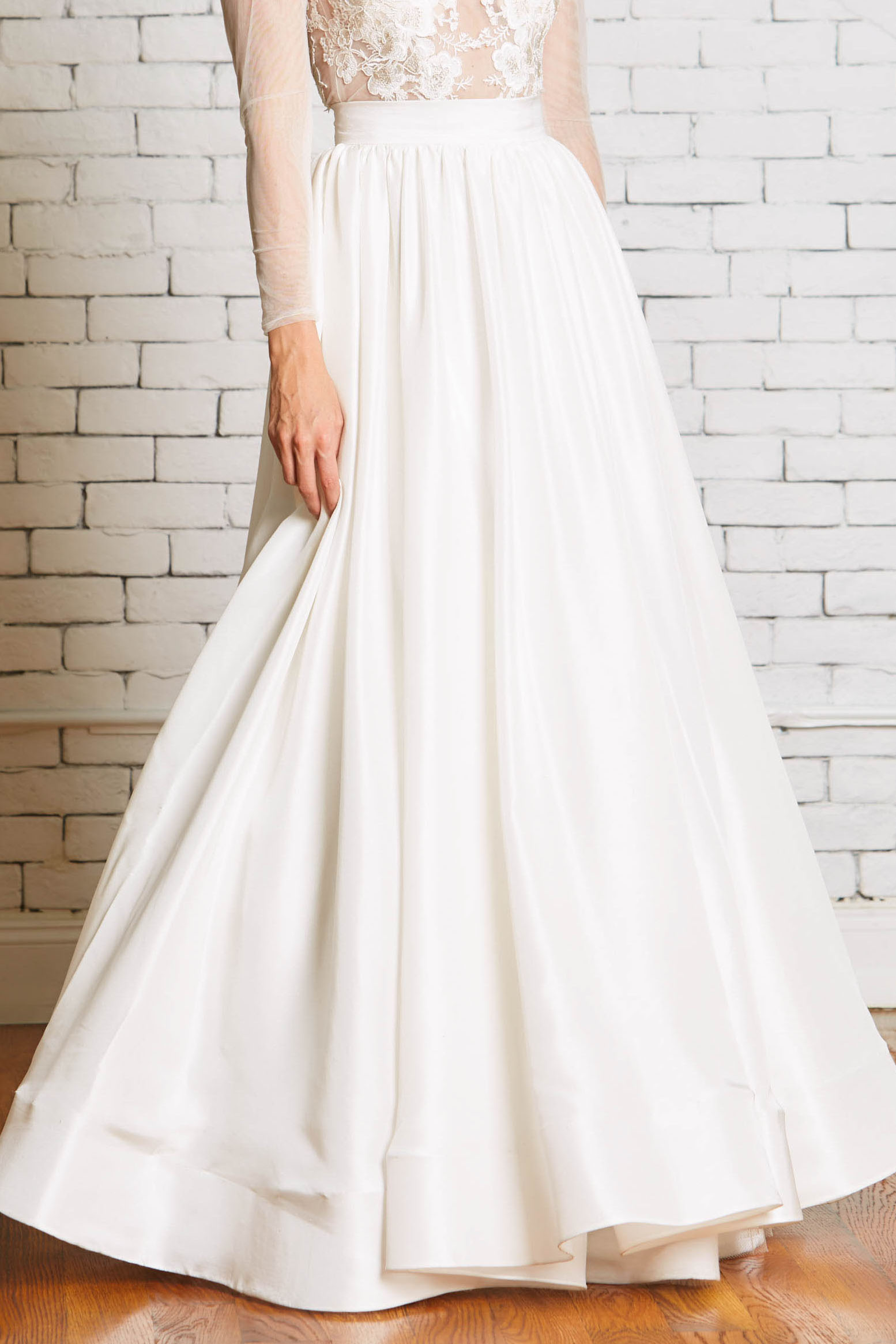 13a.Rebecca_Schoneveld_Olivia_Skirt-Front-Ballgown_Skirt_with_Pockets_Drama.jpg